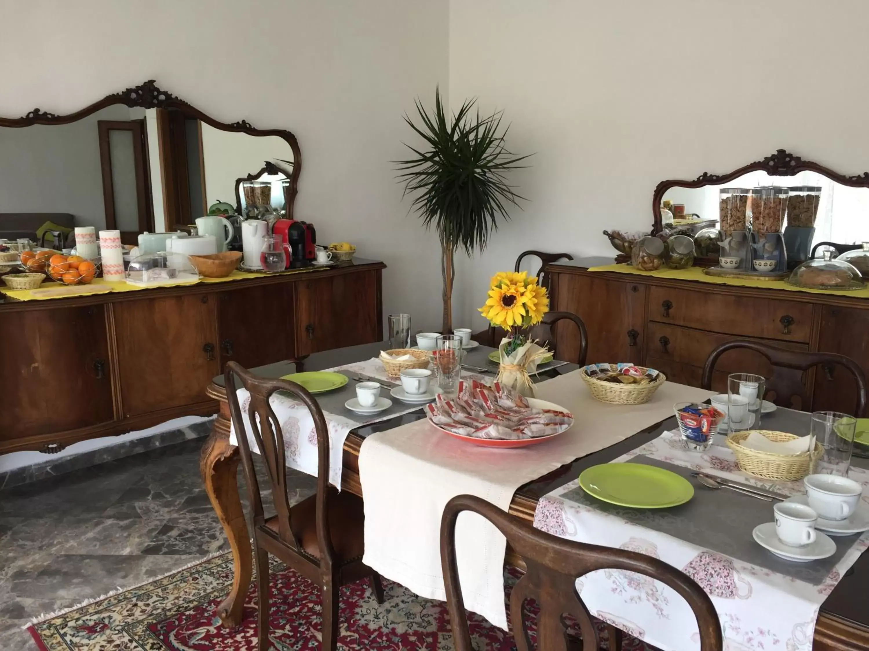 Coffee/tea facilities, Restaurant/Places to Eat in B&B Del viaggiatore