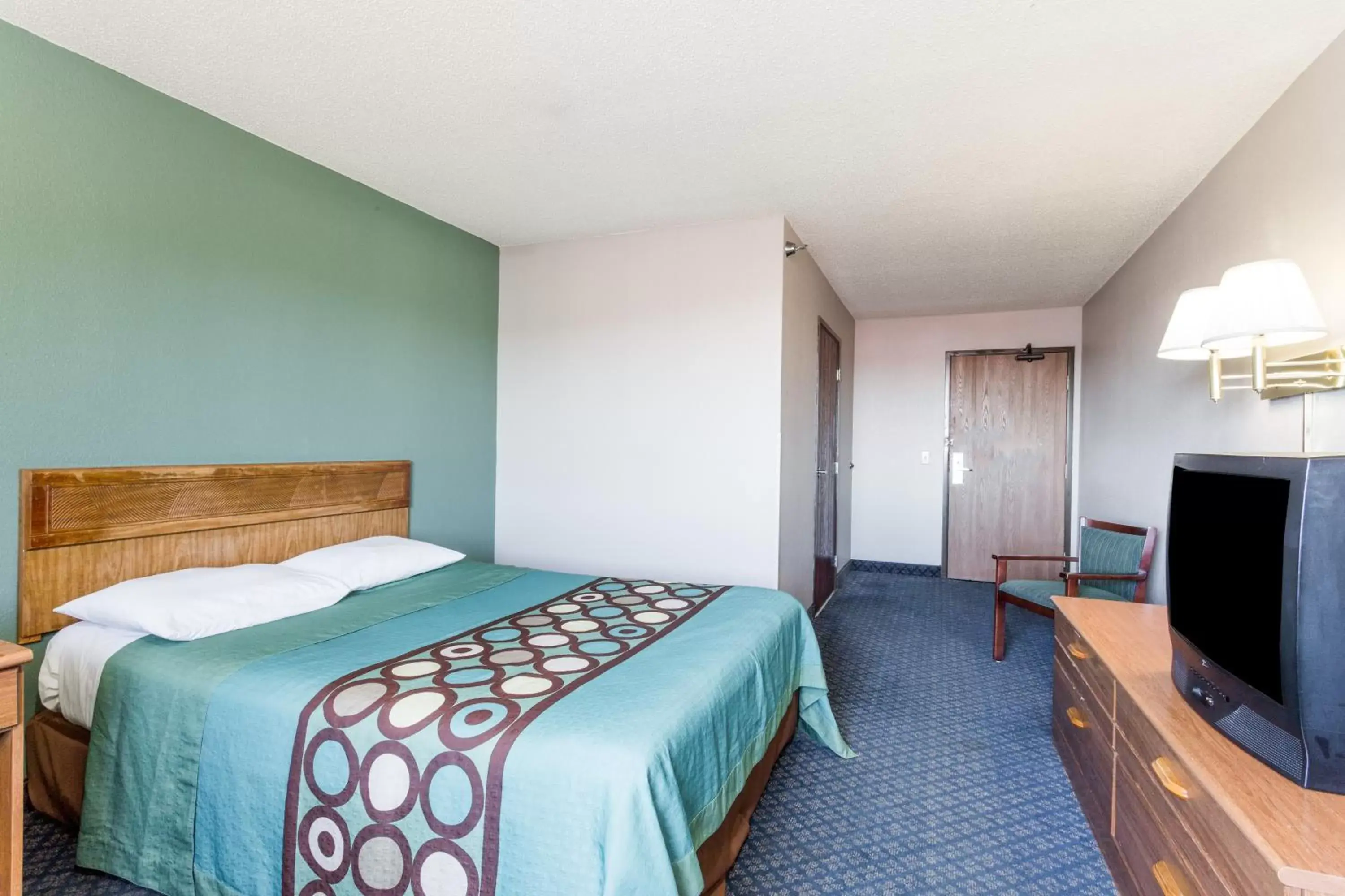 Queen Room - Mobility Access/Non-Smoking in Super 8 by Wyndham Richmond Midlothian Turnpike