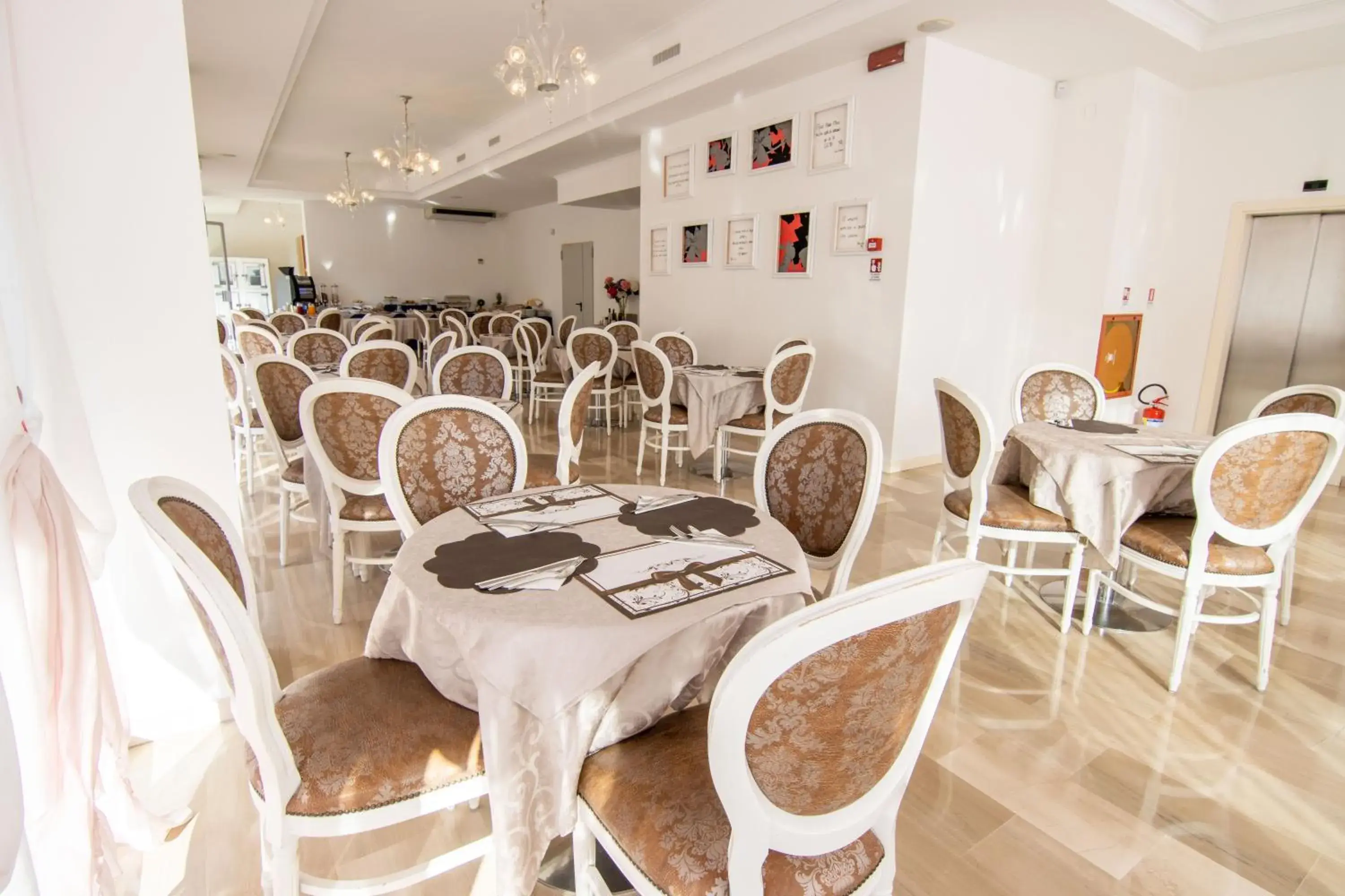 Restaurant/Places to Eat in HOTEL ADRIA BEACH