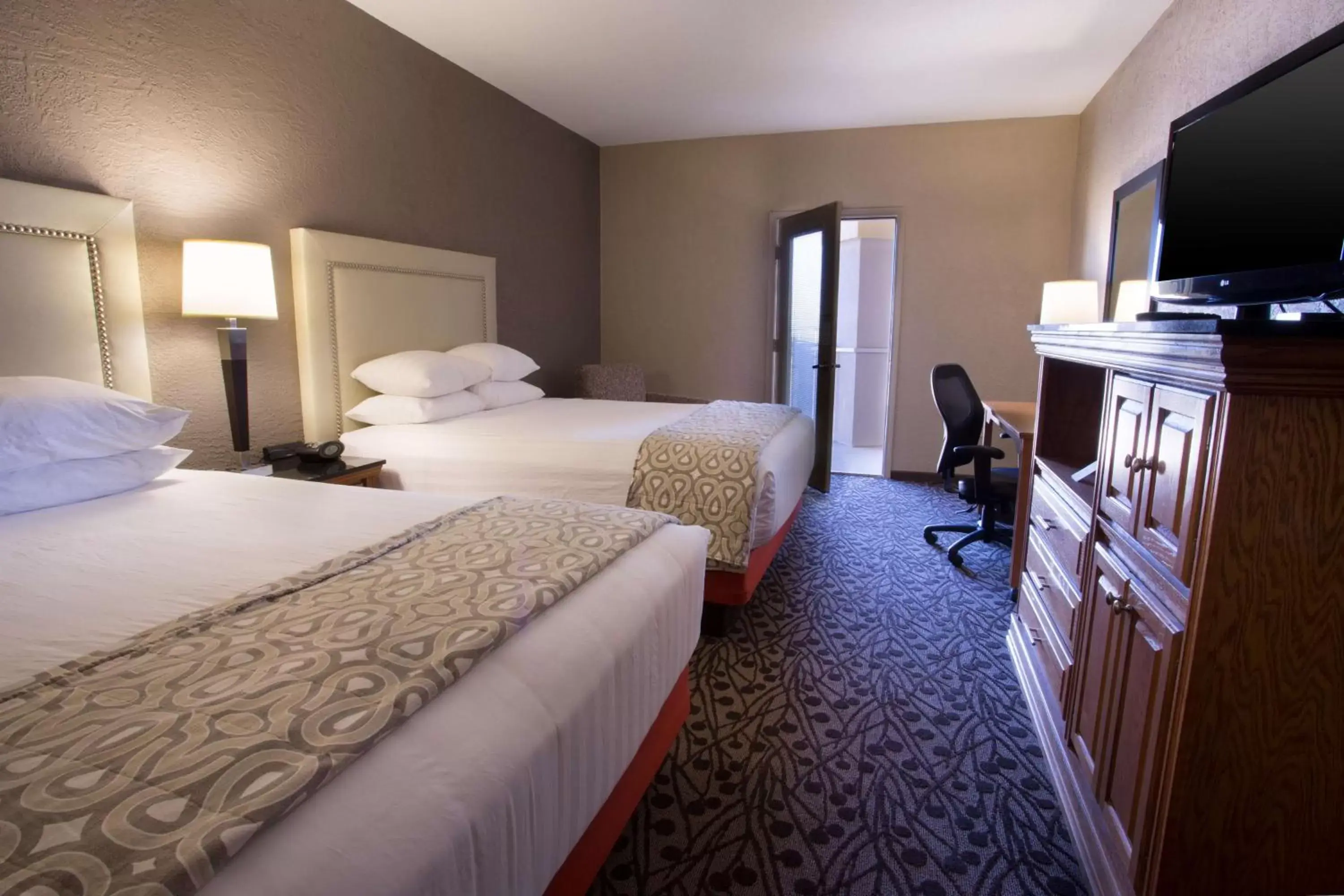 Photo of the whole room, Bed in Drury Inn & Suites Amarillo