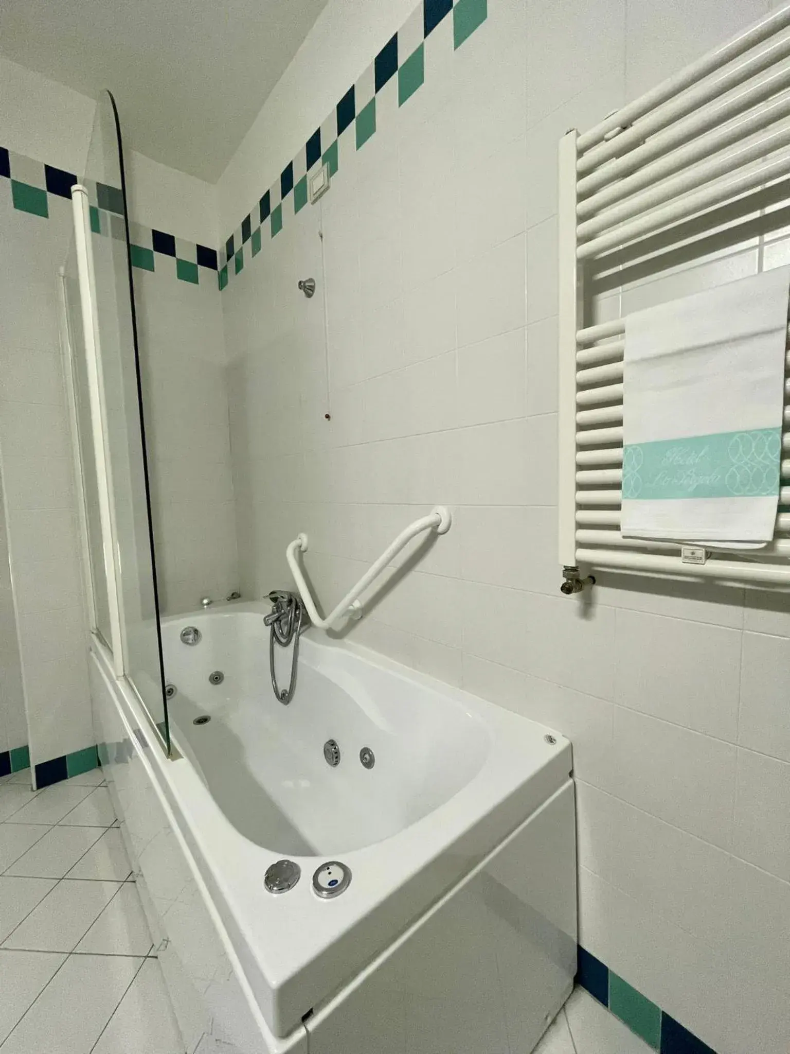 Hot Tub, Bathroom in Hotel La Pergola