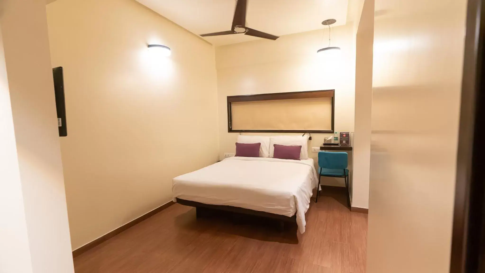 Bed in 7 Apple Hotel Aurangabad