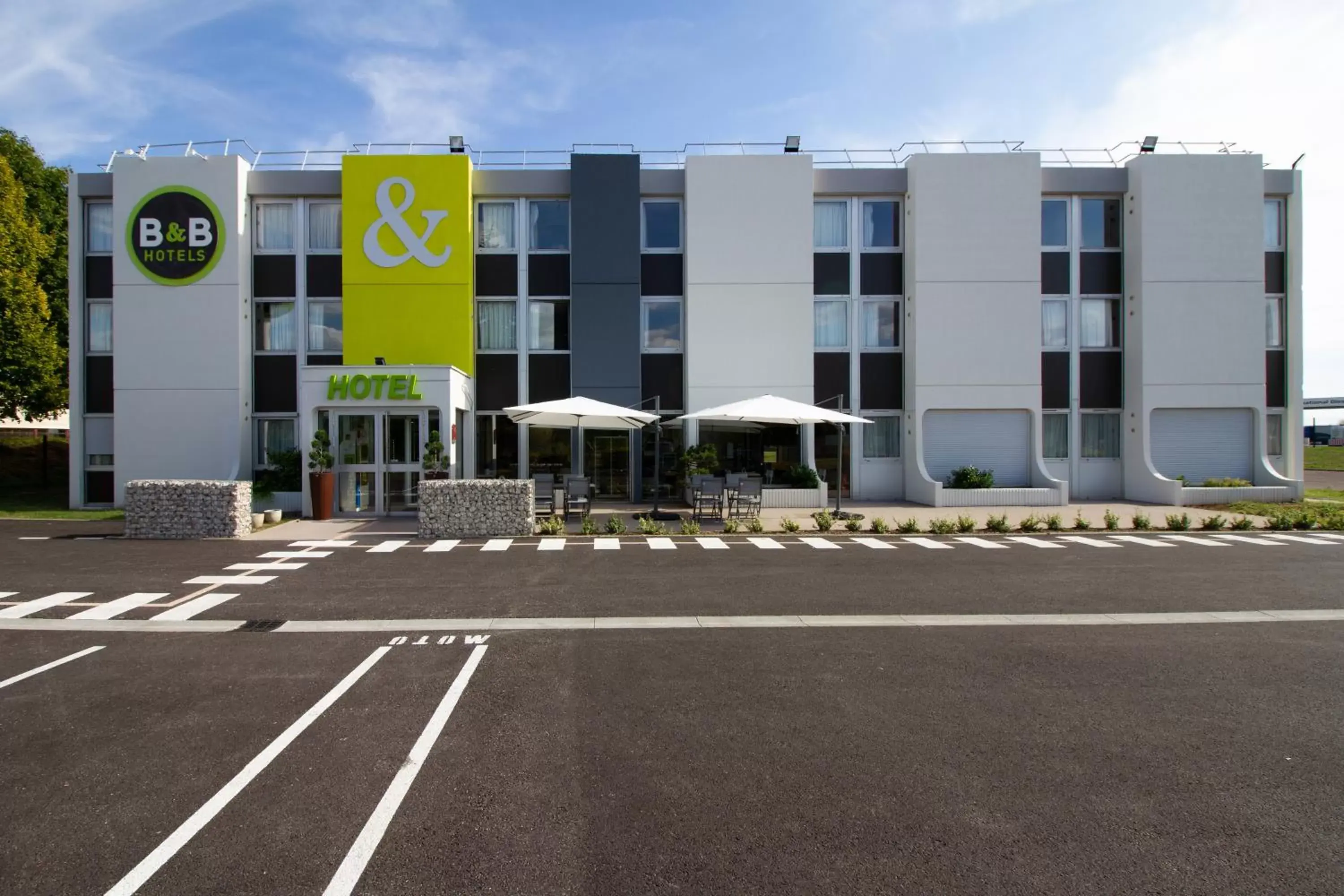 Facade/entrance, Property Building in B&B Hôtel BEAUNE Sud (1) Palais des Congrès