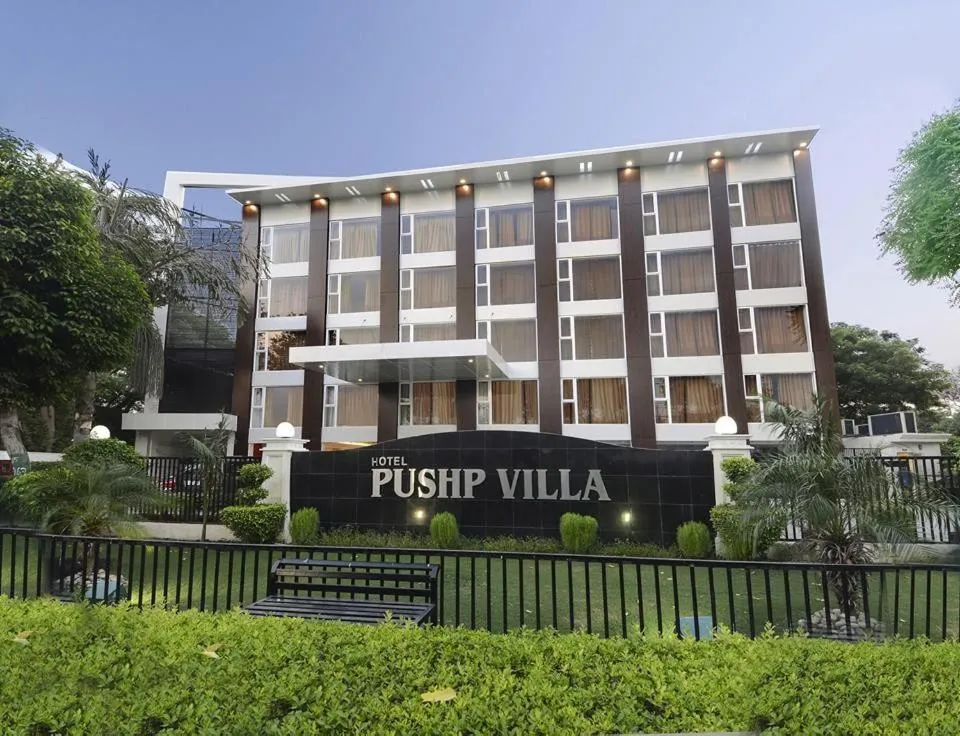 Property building in Hotel Pushp Villa Agra Taj East Gate