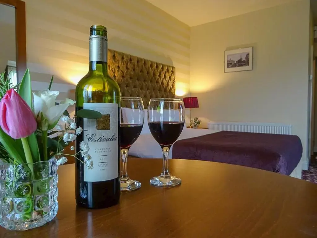 Bedroom, Drinks in Raheen Woods Hotel