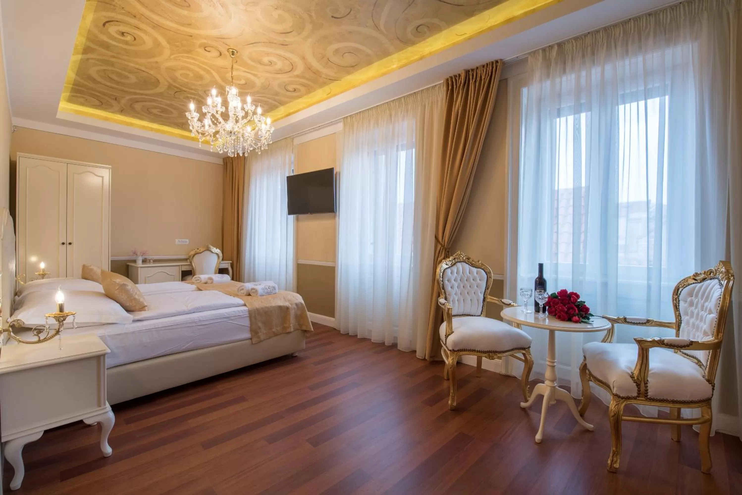 Bed in Central Square Heritage Hotel