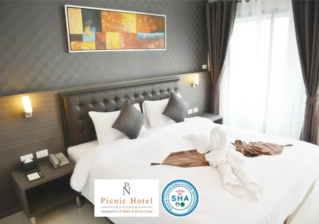 Bed in Picnic Hotel Bangkok