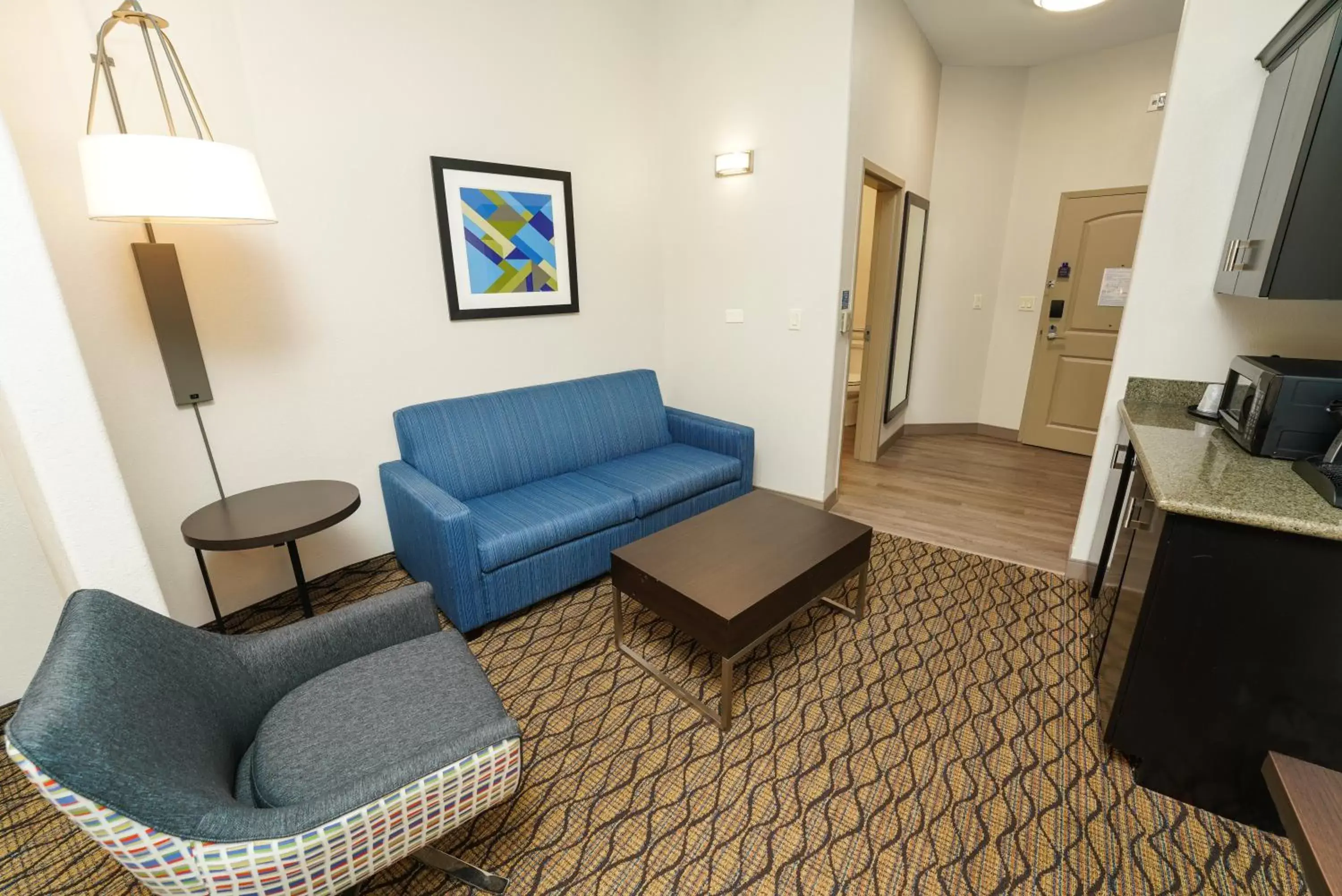 Photo of the whole room, Seating Area in Holiday Inn Express and Suites Springfield Medical District, an IHG Hotel