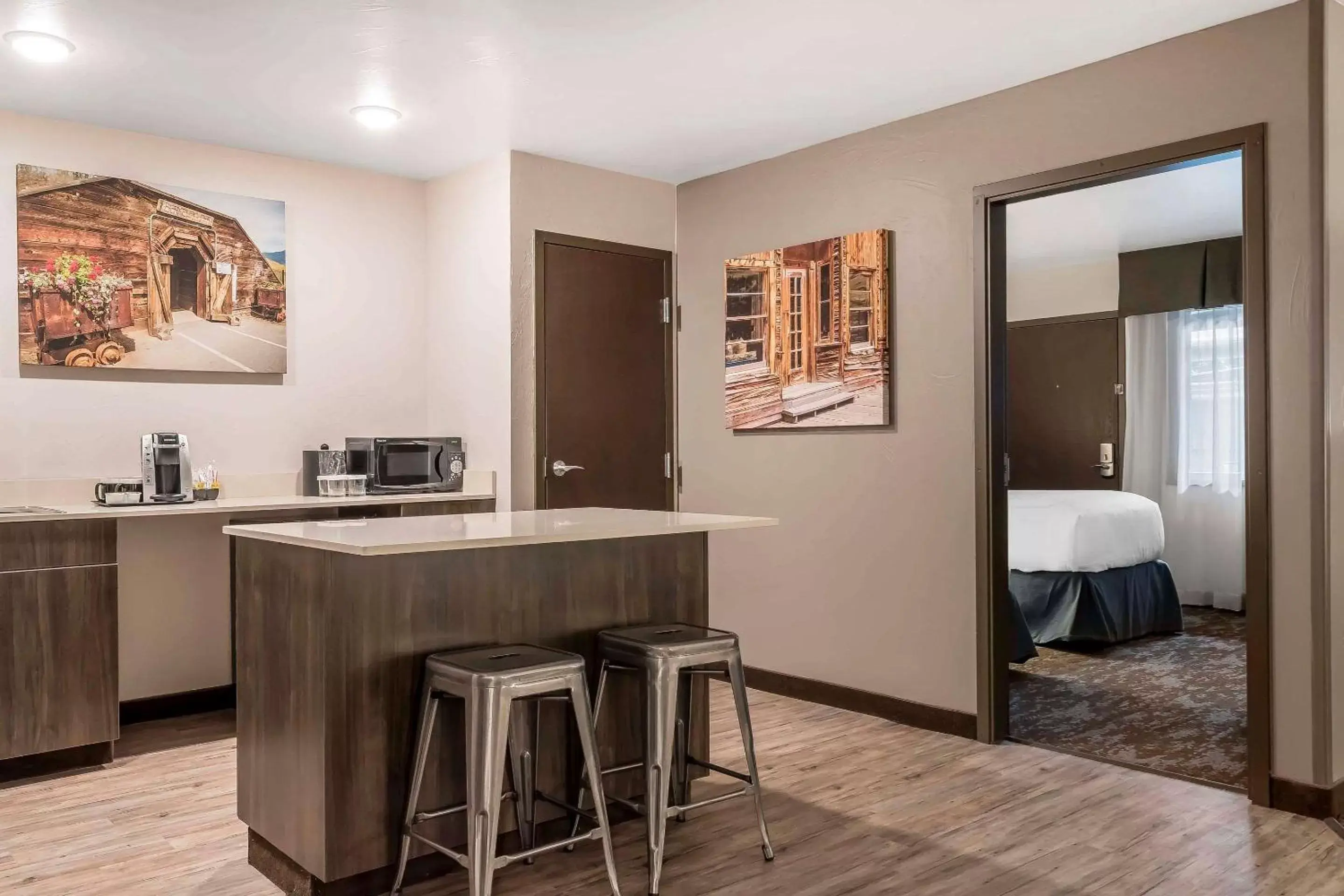 Photo of the whole room, Kitchen/Kitchenette in Copper King Convention Center, Ascend Hotel Collection