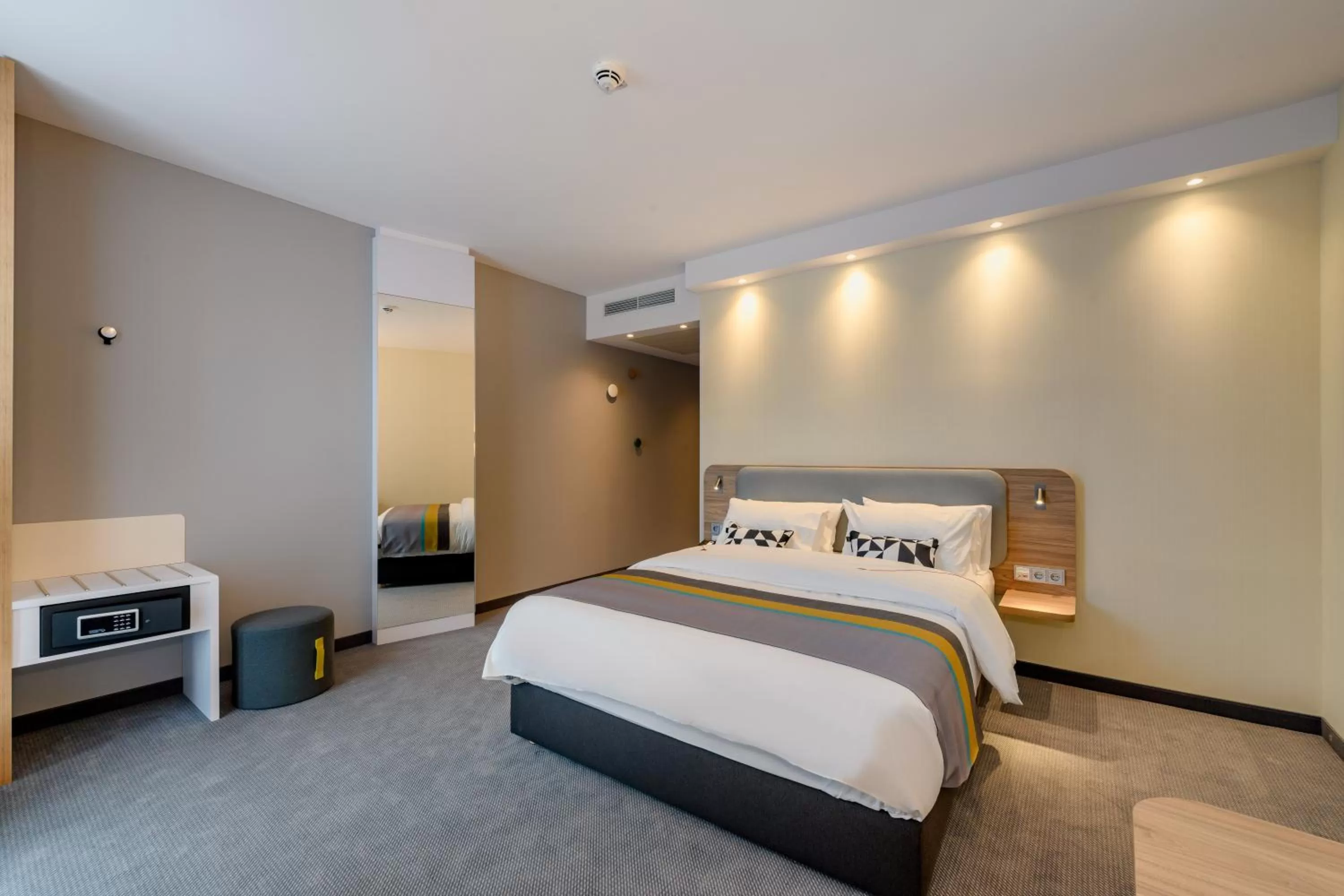 Staff, Bed in Holiday Inn Express - Fulda by IHG