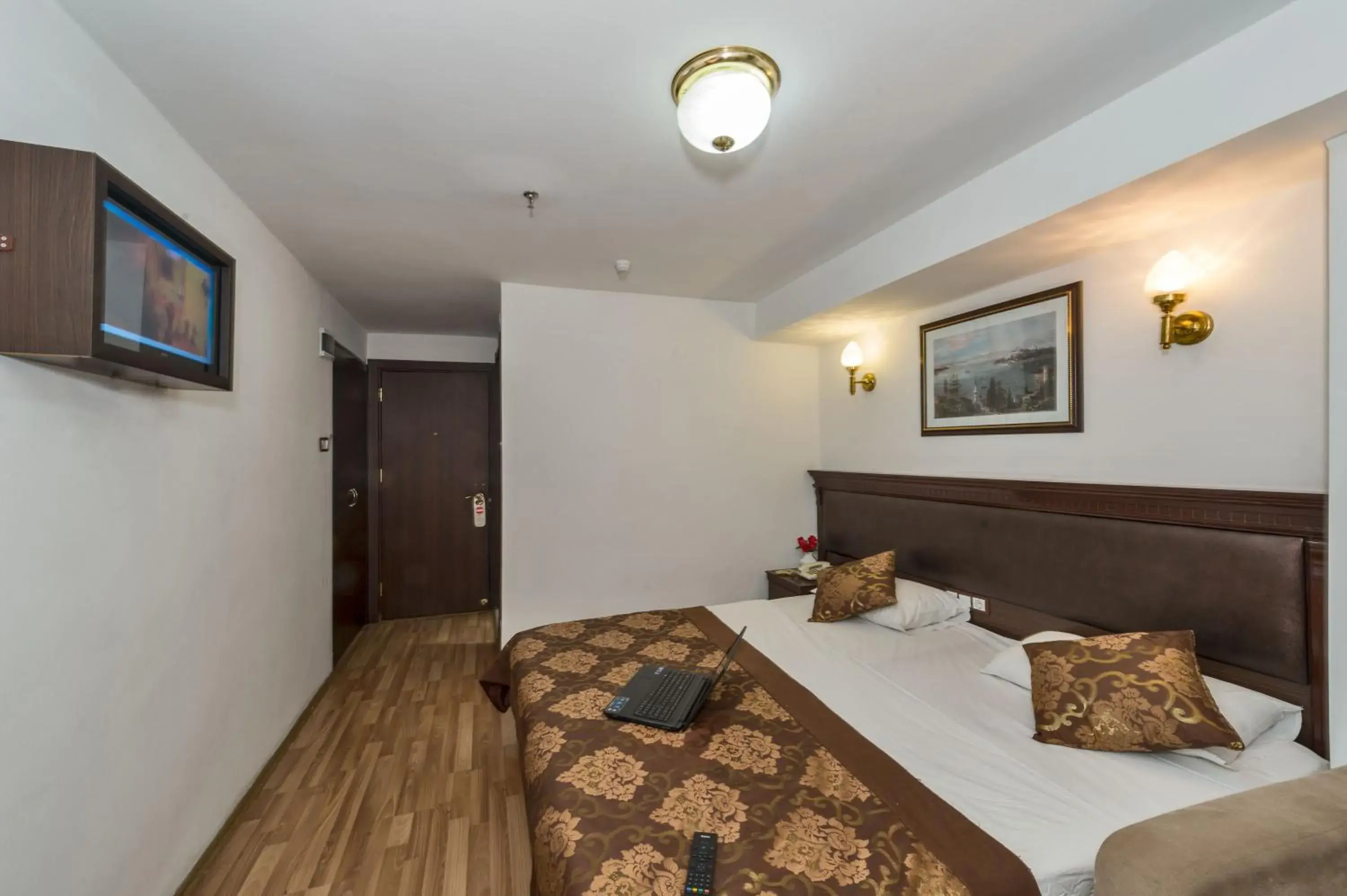 Bed in Kuran Hotel International
