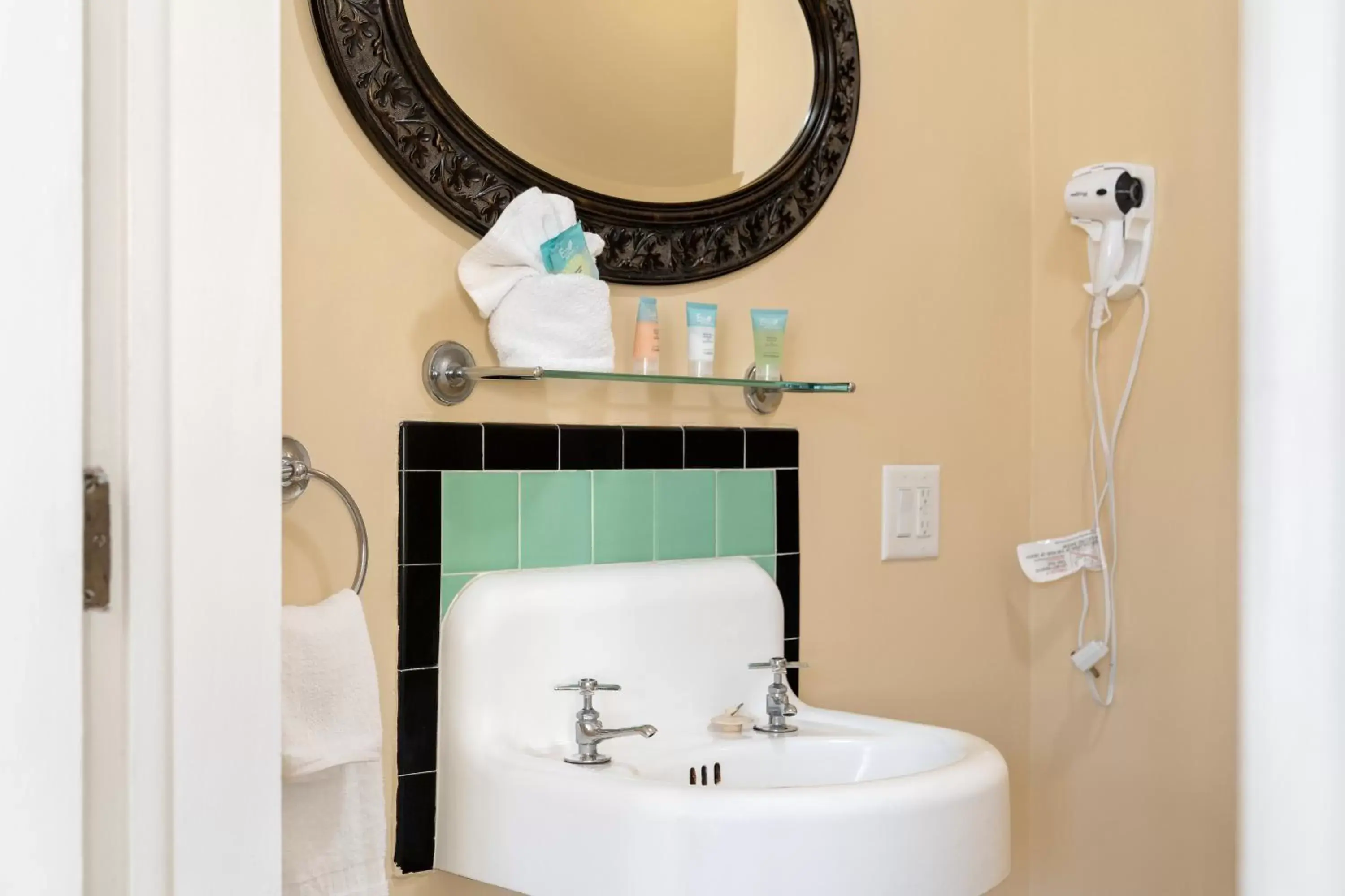 Bathroom in Historic Sonora Inn