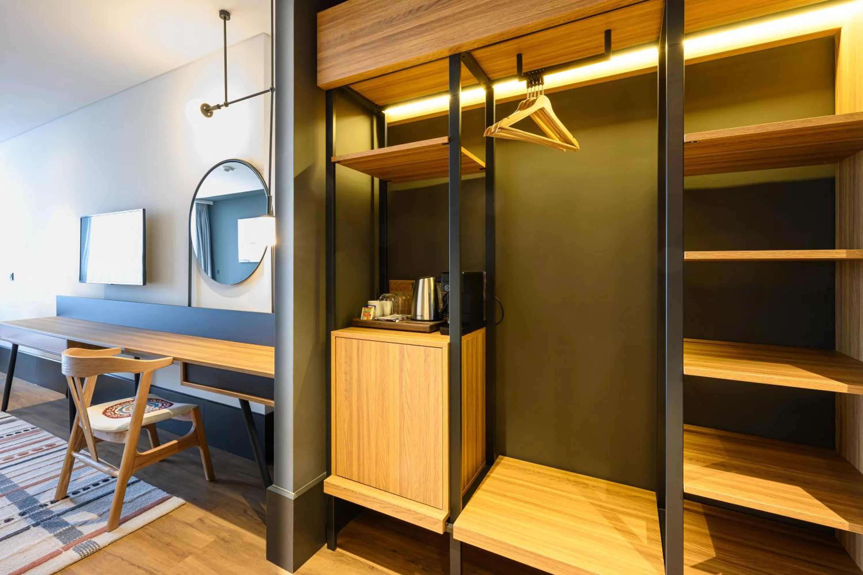 Living room, TV/Entertainment Center in NEO KVL Hotel by TASIGO