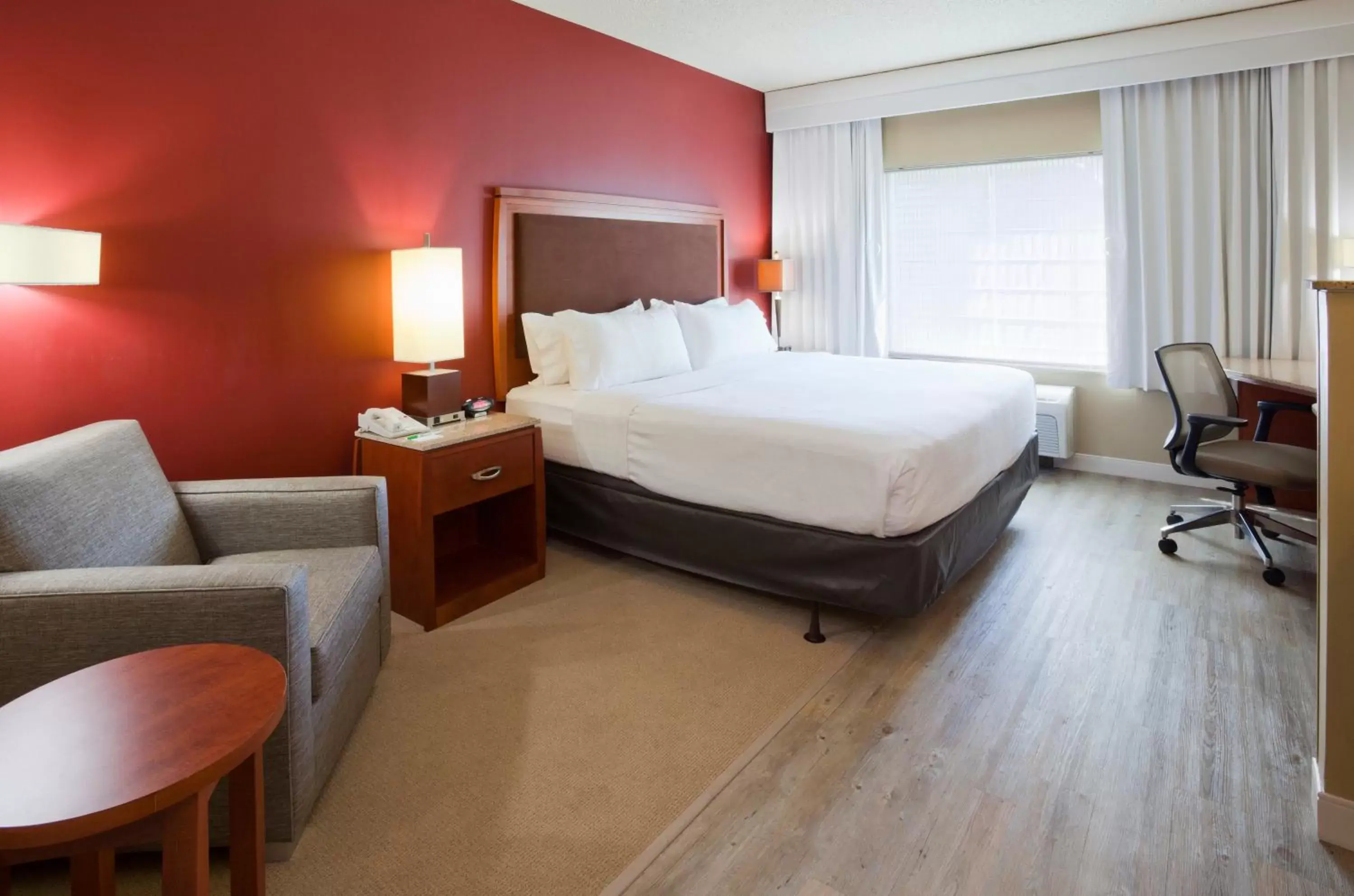 Photo of the whole room, Bed in Holiday Inn Hotel & Suites Maple Grove Northwest Minneapolis-Arbor Lakes, an IHG Hotel