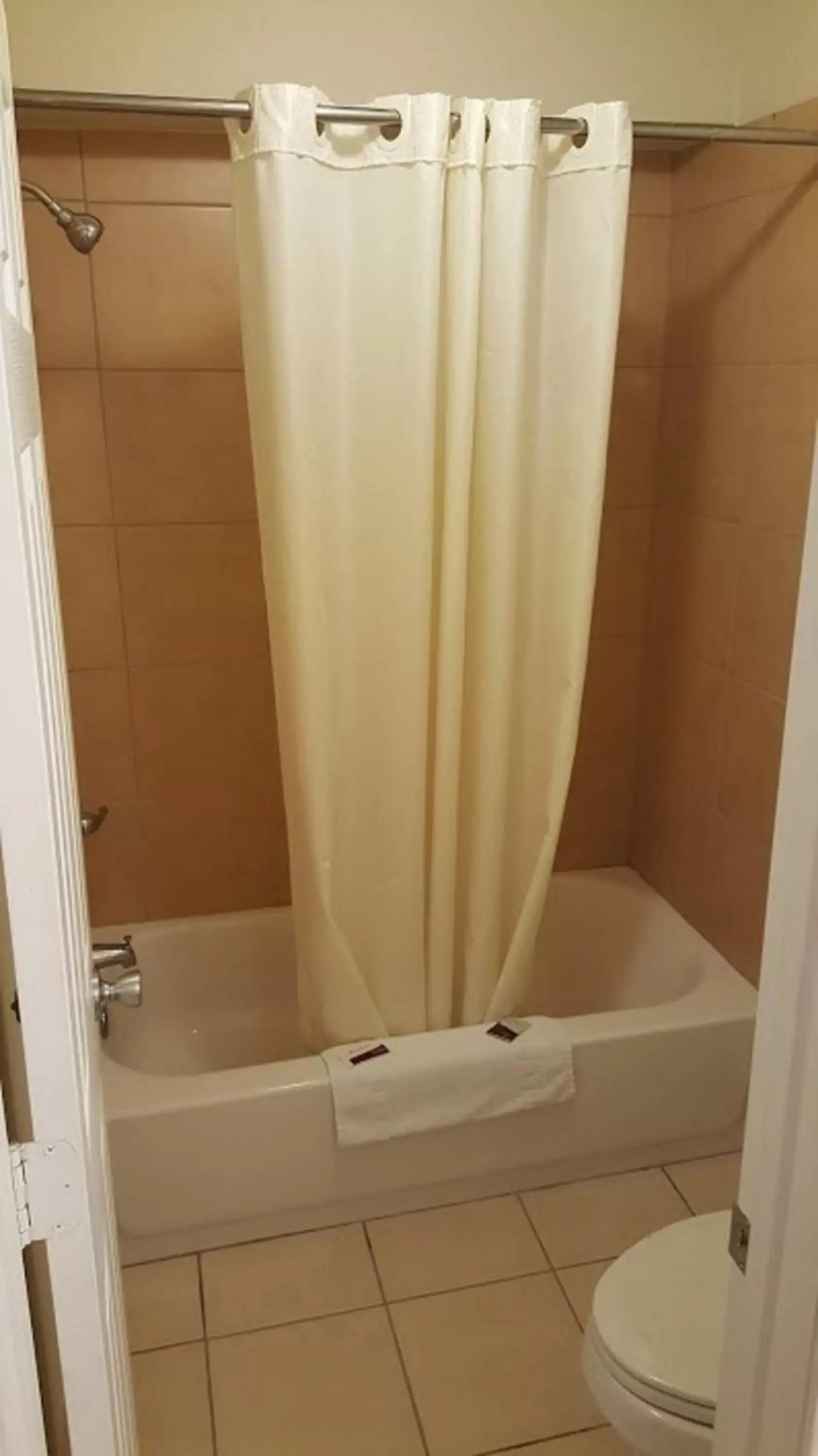 Shower, Bathroom in Cedar Creek Inn