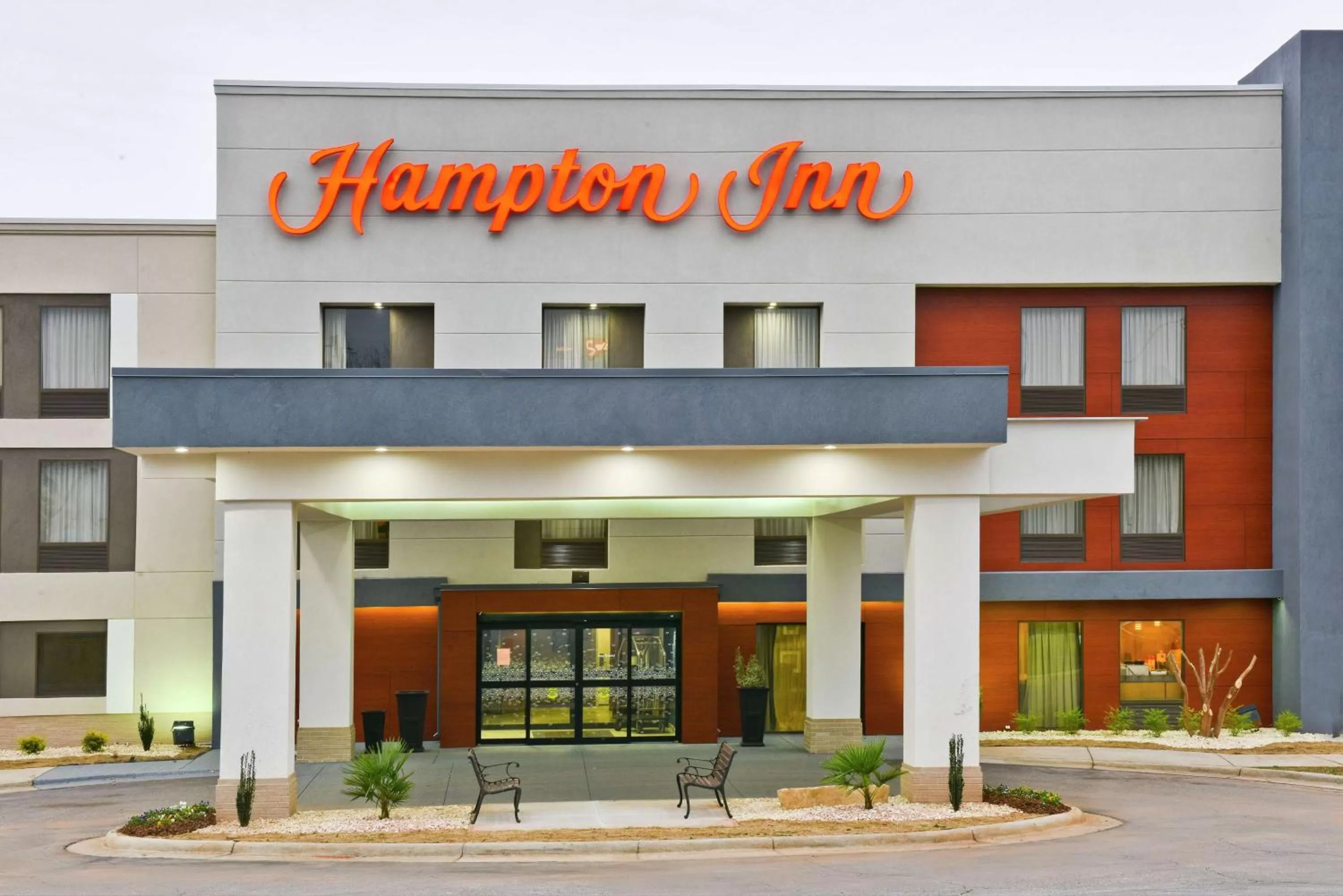 Property building in Hampton Inn Madison