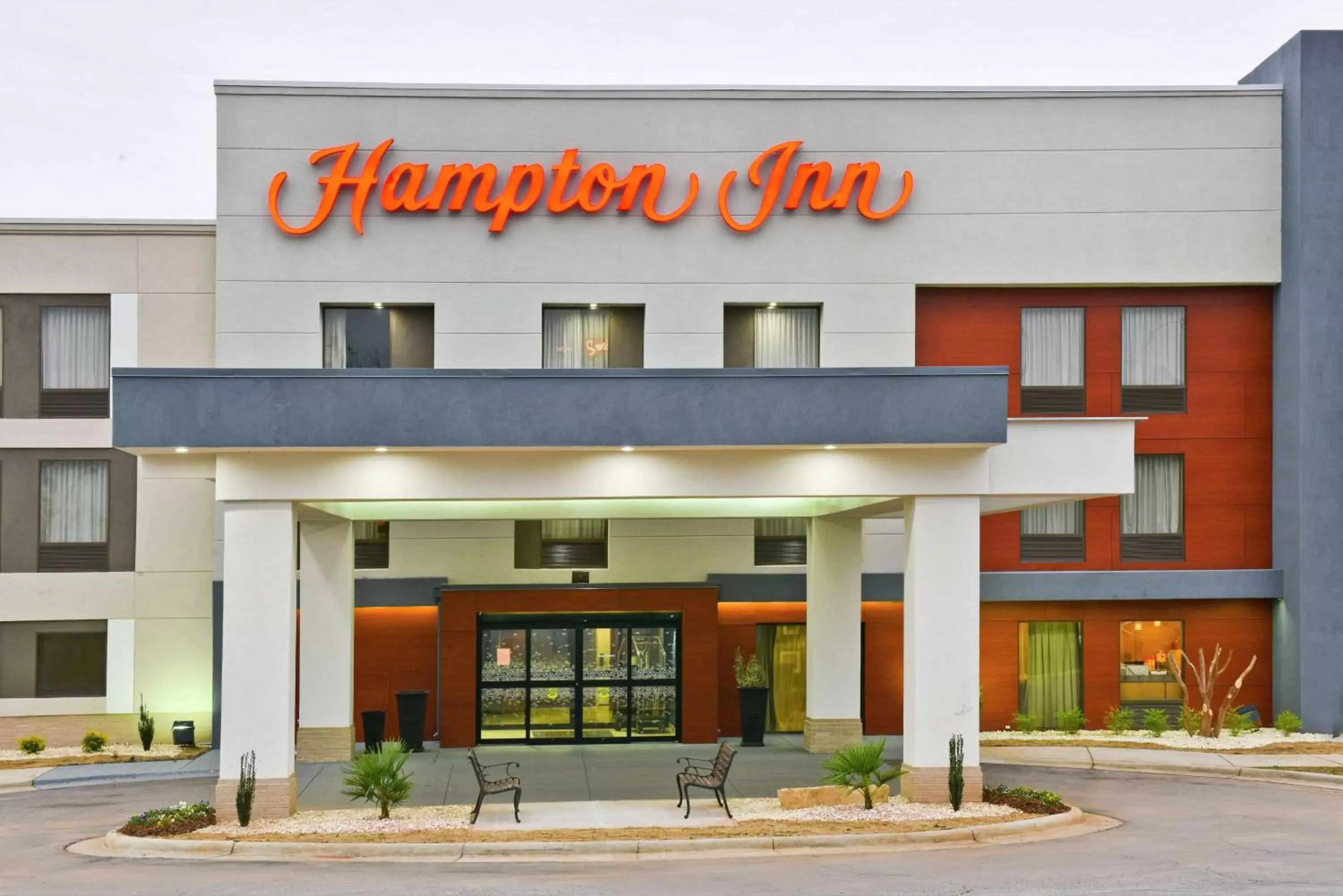 Property building in Hampton Inn Madison Property building in Hampton Inn Madison
