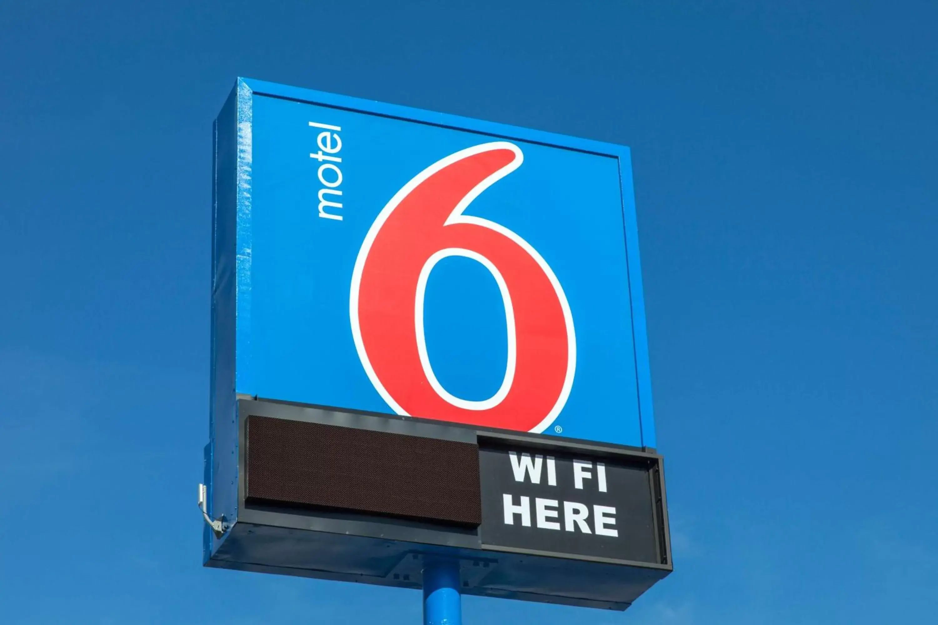 Property building, Logo/Certificate/Sign/Award in Motel 6-Phoenix, AZ - Airport - 24th Street