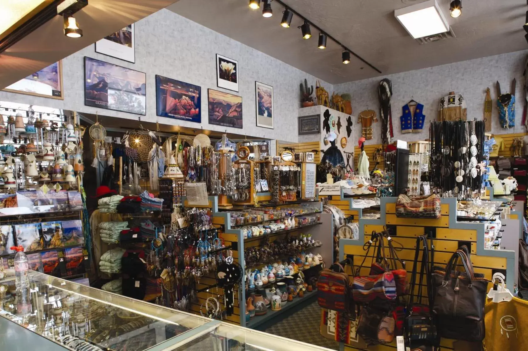 On-site shops in Grand Canyon Plaza Hotel