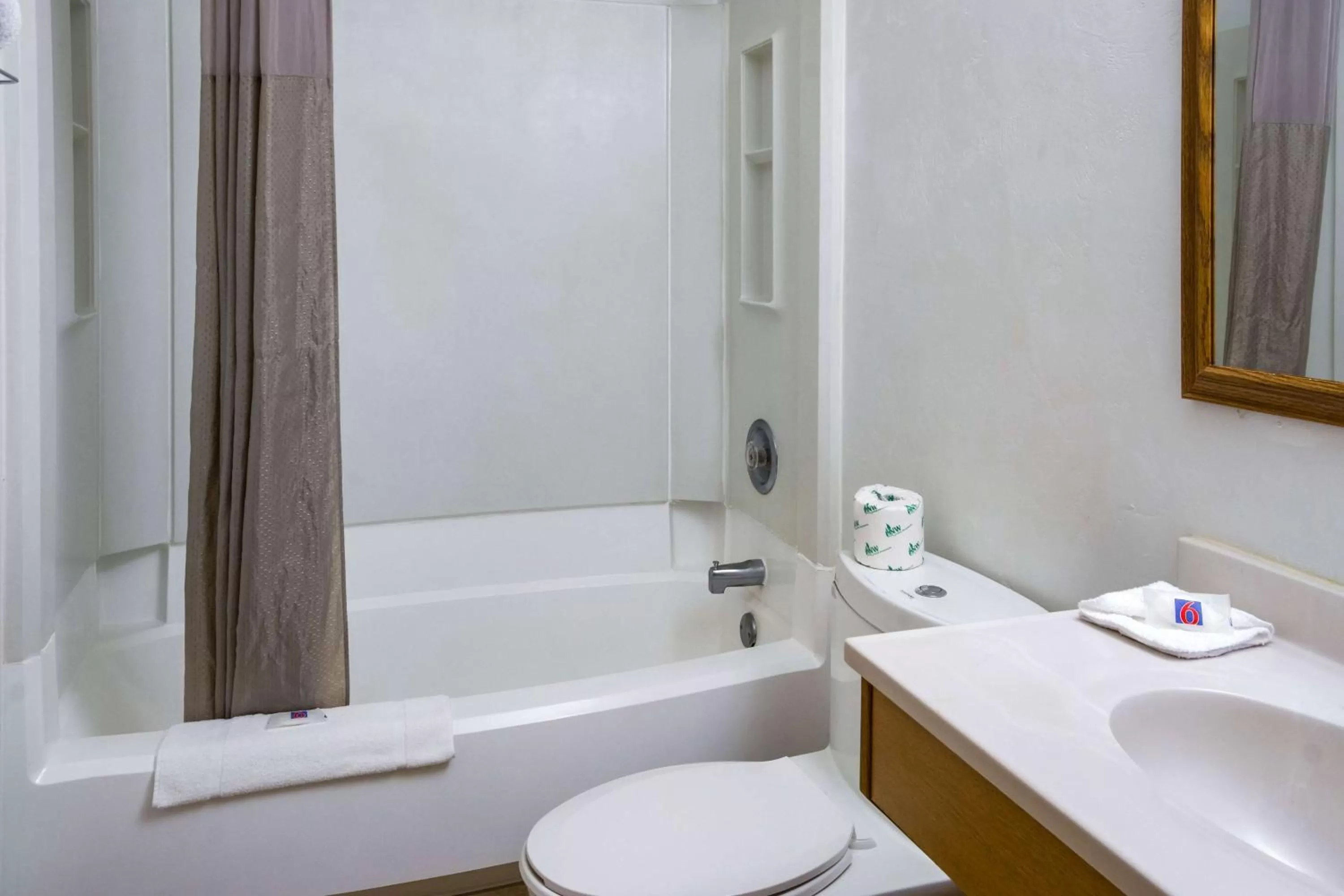 Toilet in Motel 6-Wilsonville, OR - Portland