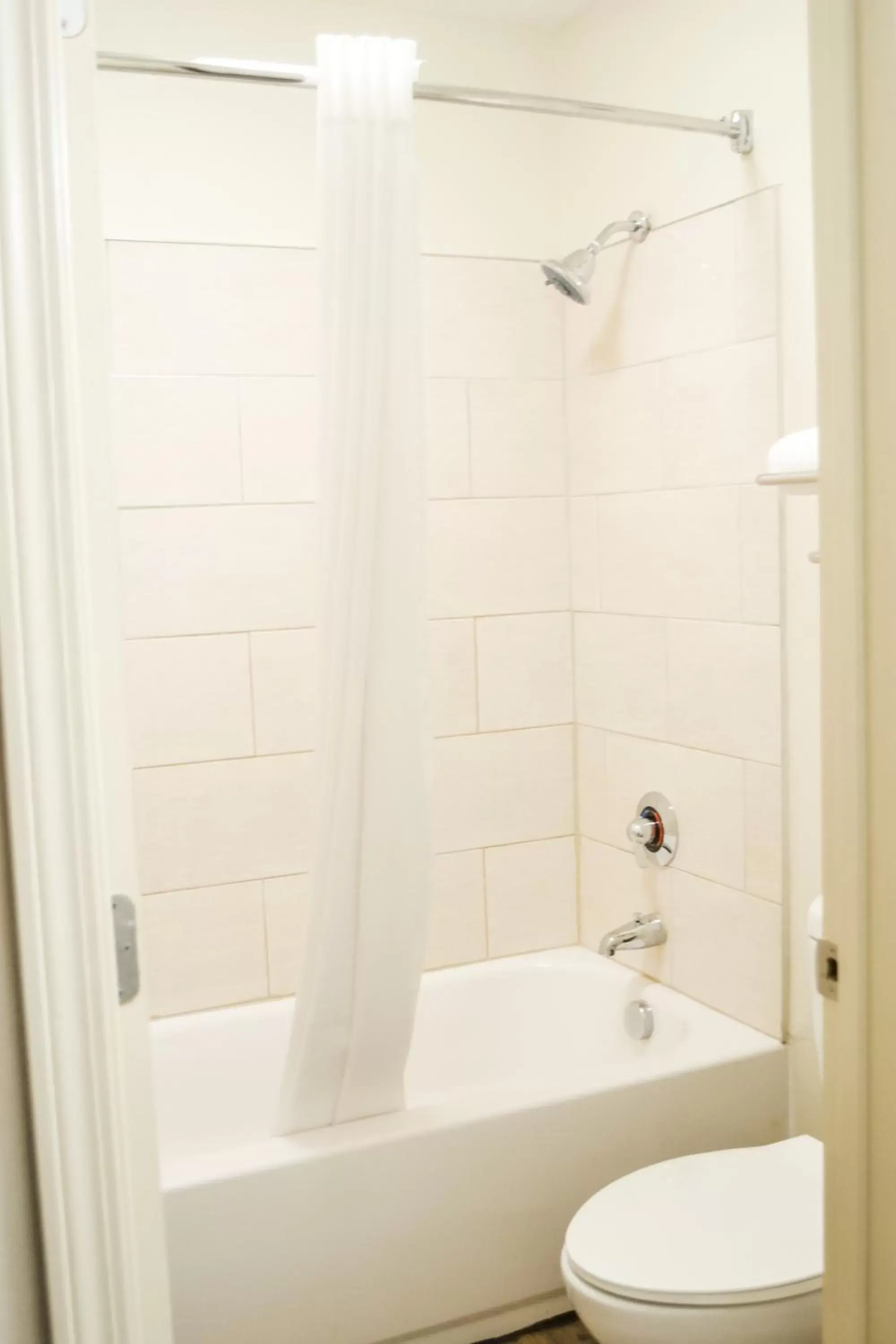 Bathroom in SureStay Hotel by Best Western Bowling Green North