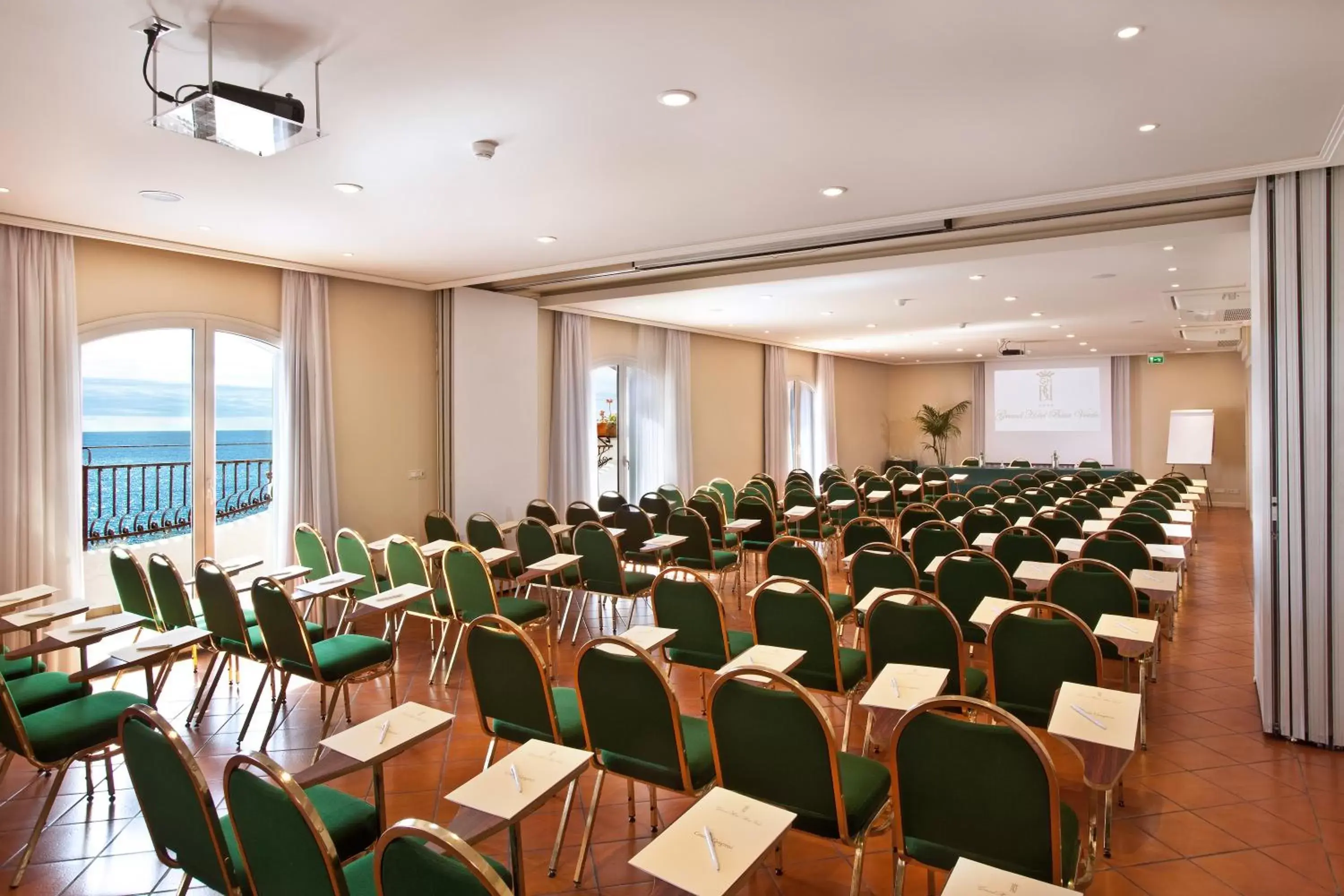 Business facilities in Grand Hotel Baia Verde