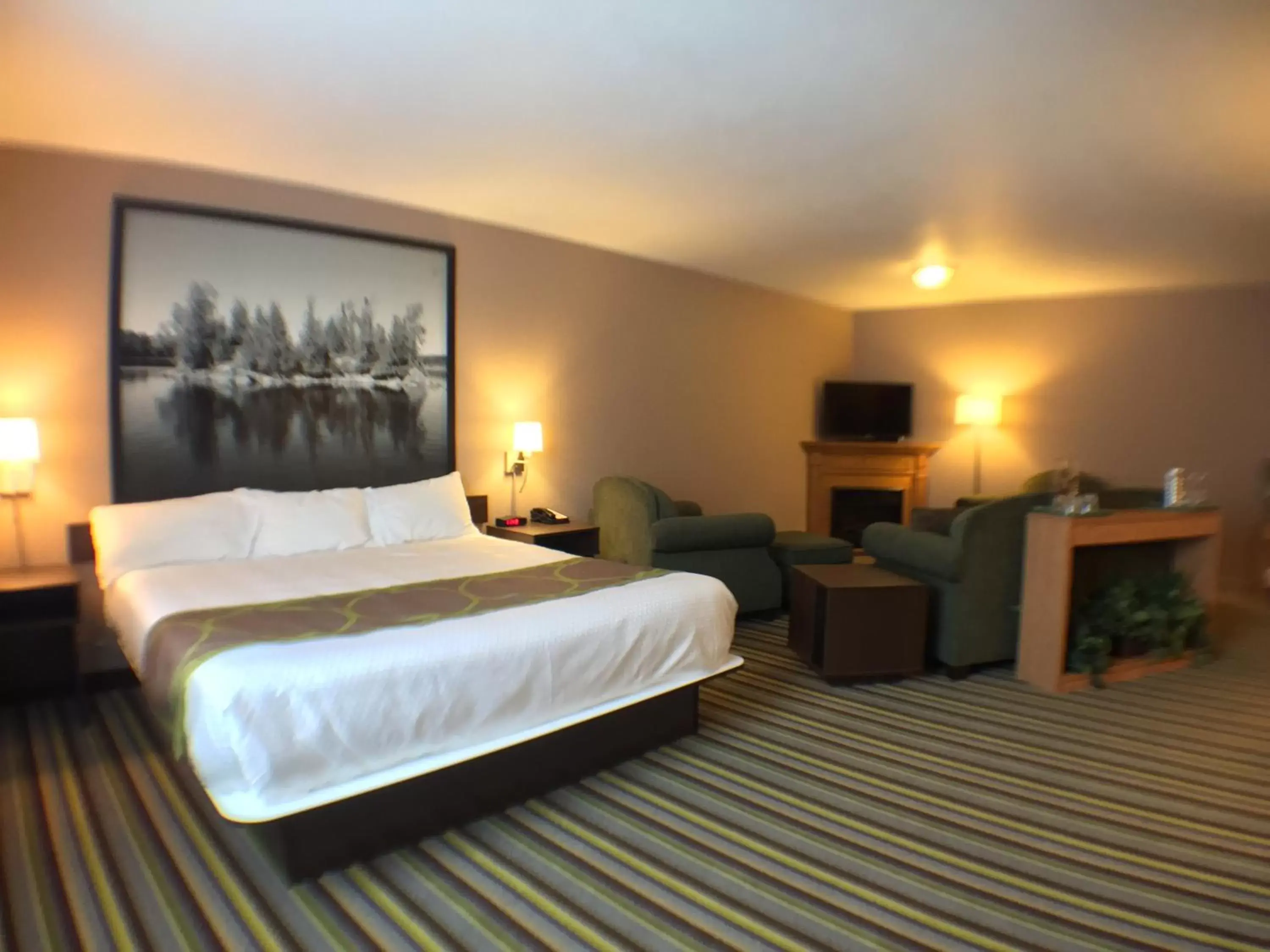 Photo of the whole room, Bed in Super 8 by Wyndham Kenora