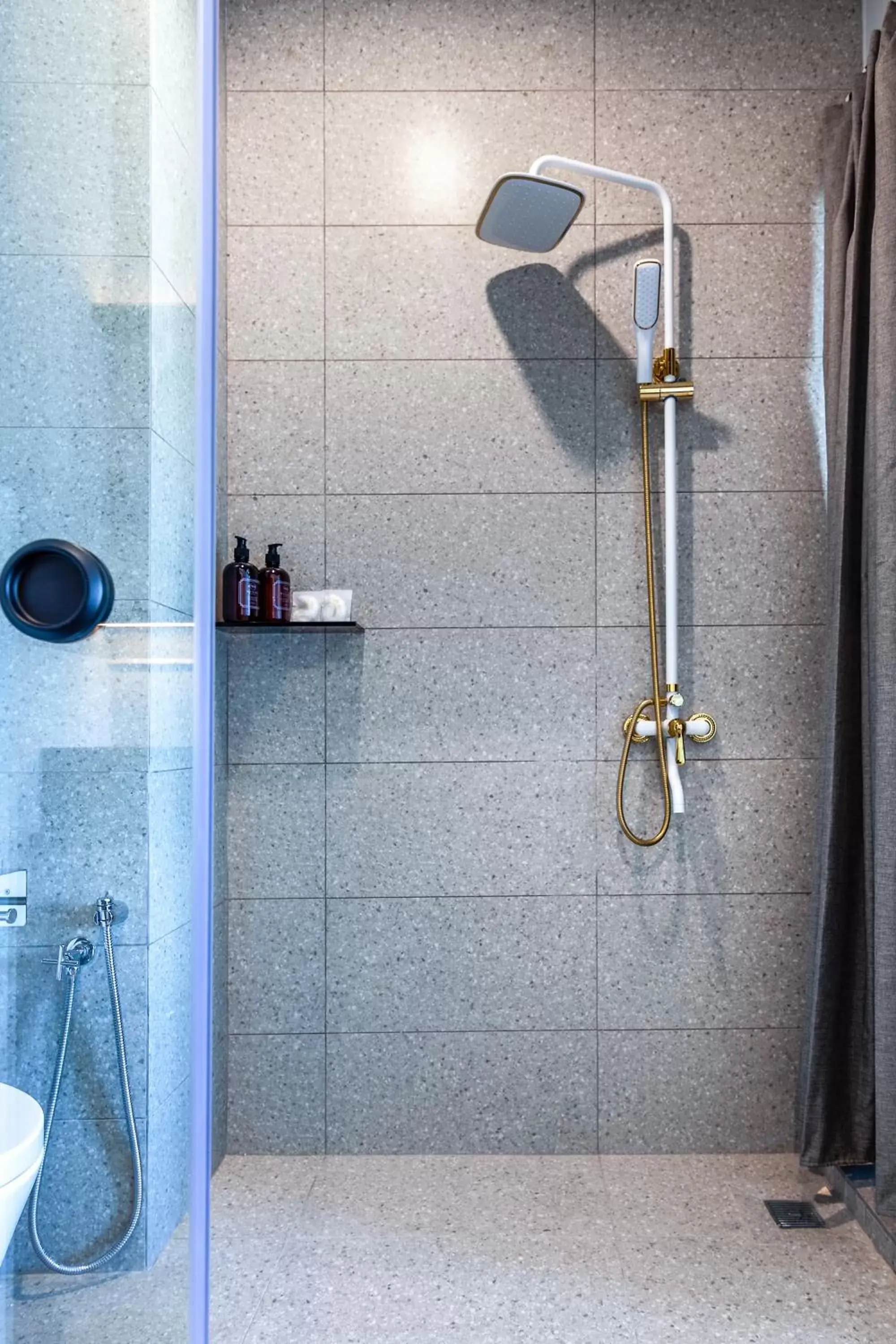Shower, Bathroom in Wesley Hotel