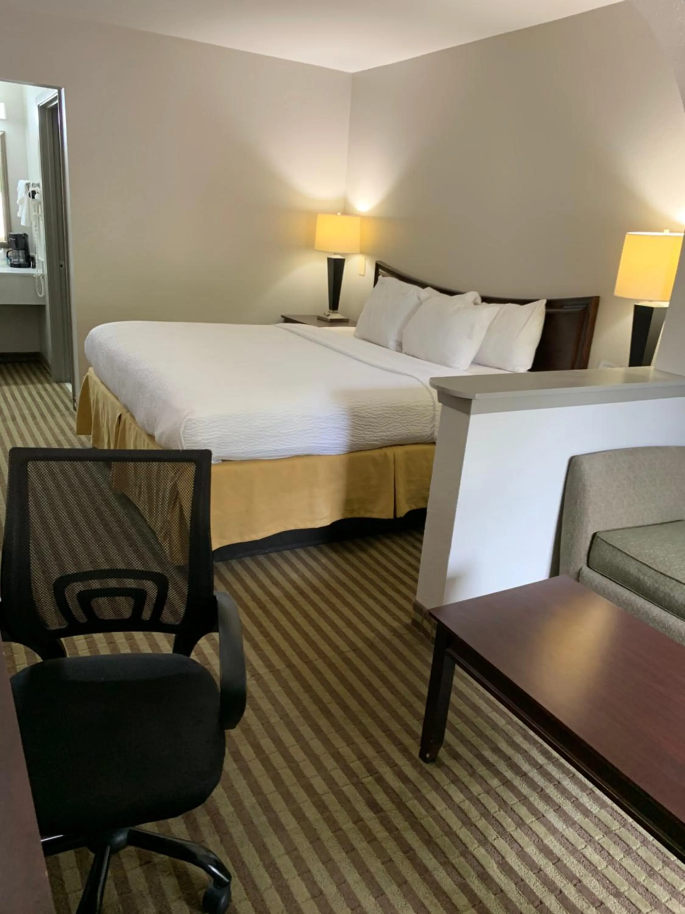 Bedroom, Bed in Days Inn by Wyndham Ocean Springs