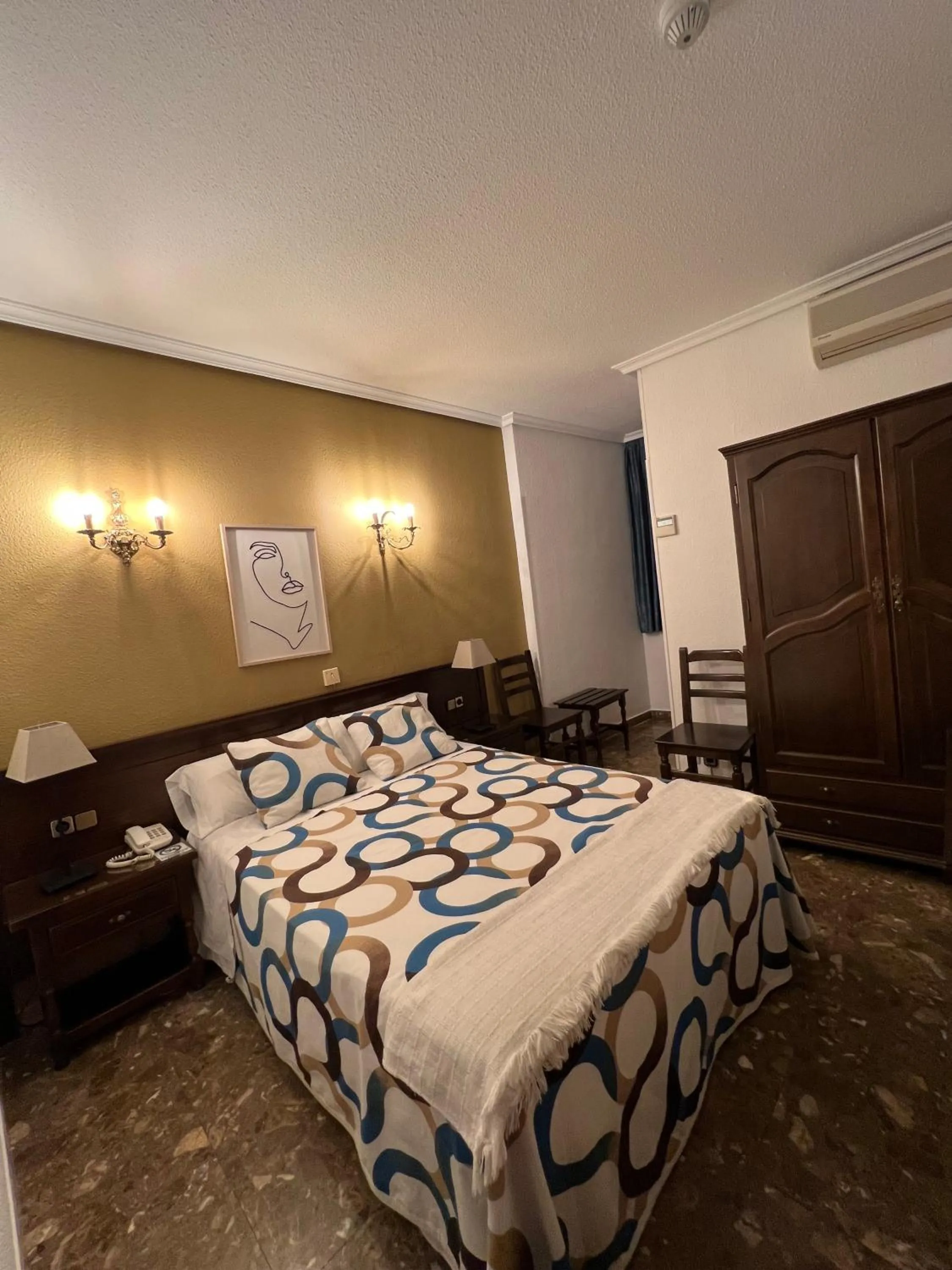 Photo of the whole room, Bed in Hostal Sonsoles Madrid-Centro