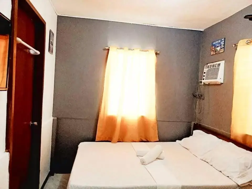 Bed in Gaea's Apartments Bed in Gaea's Apartments