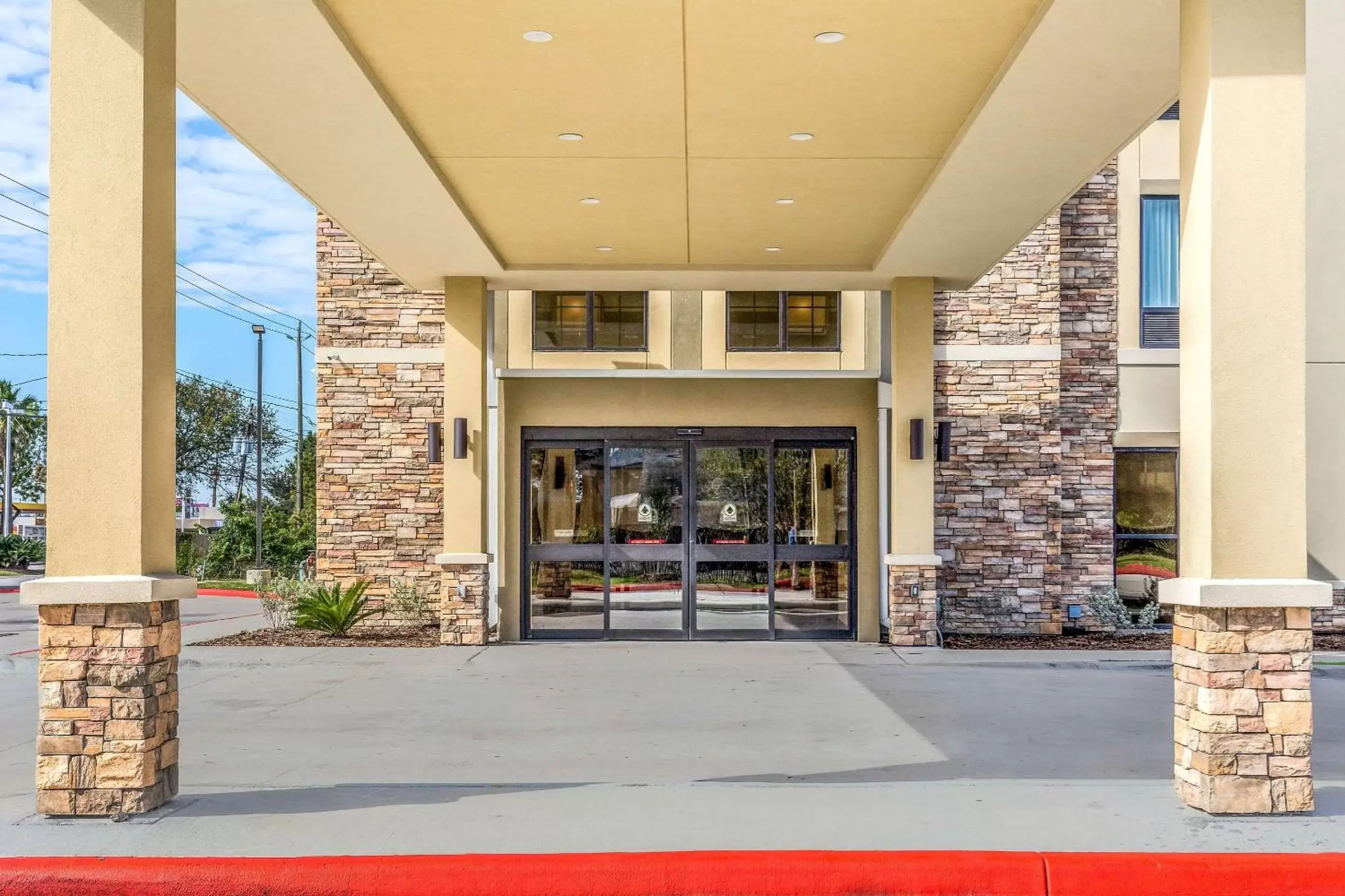 Property building in Comfort Suites