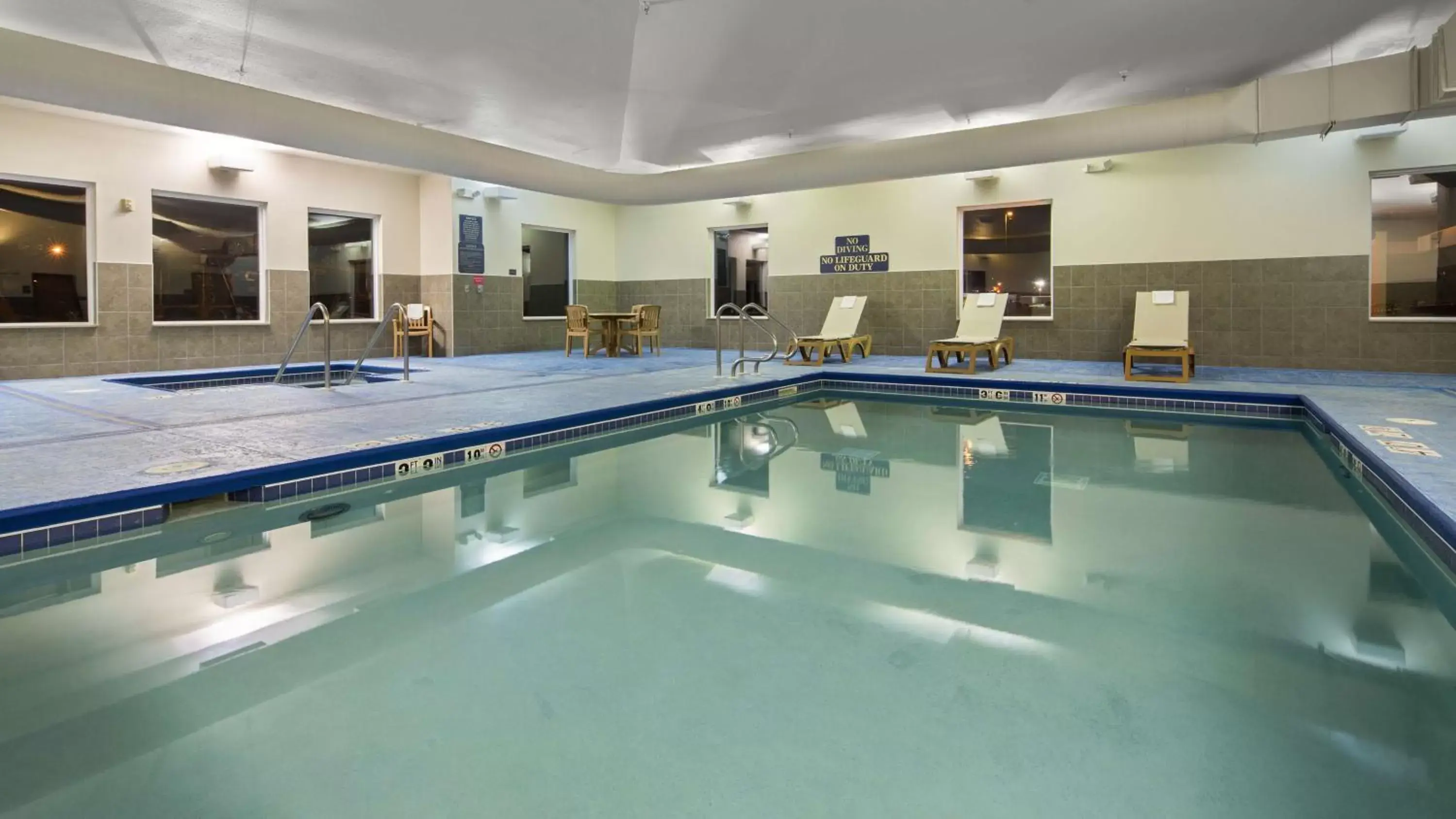 Pool view, Swimming Pool in Best Western Legacy Inn & Suites Beloit/South Beloit