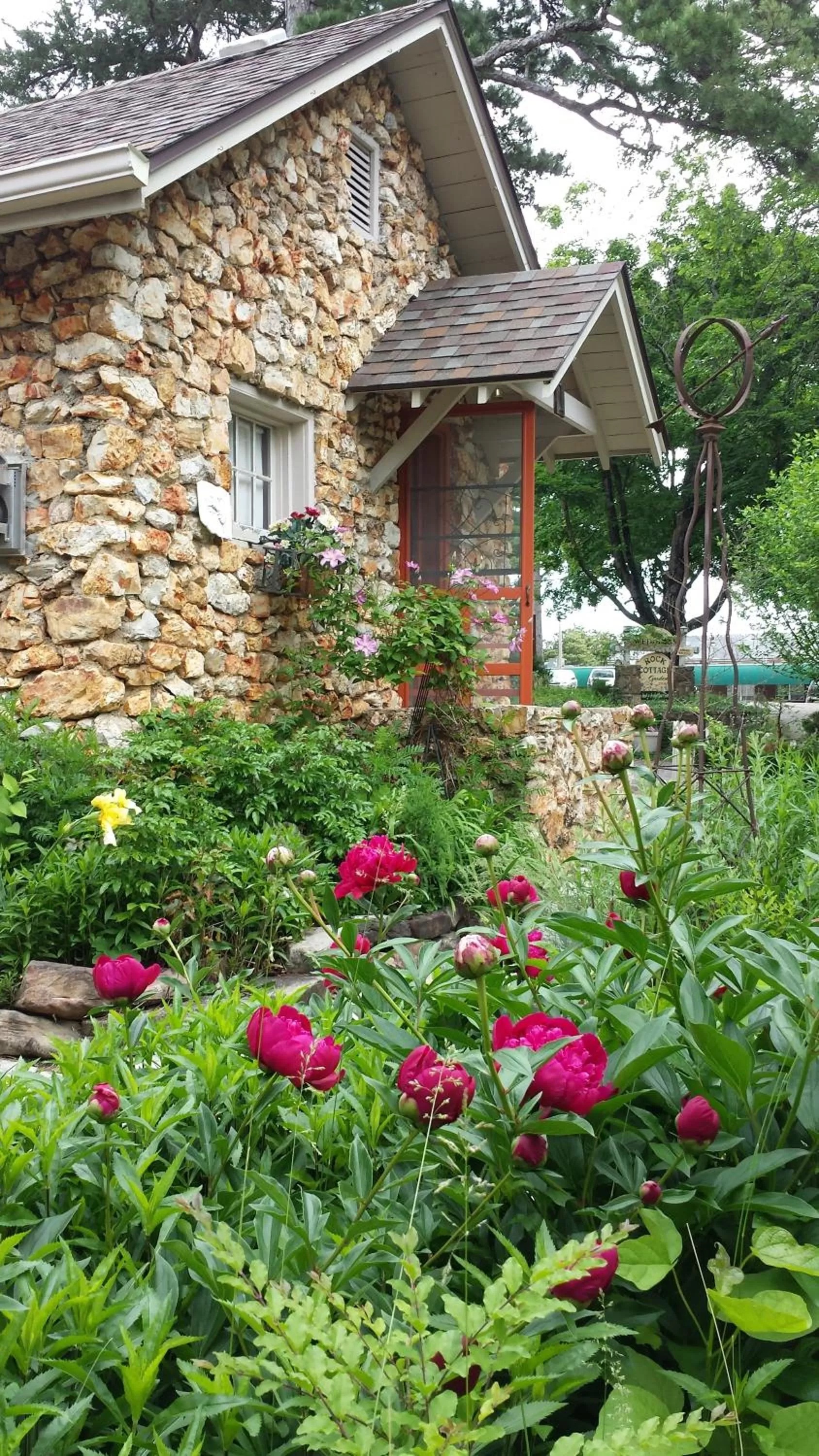 Facade/entrance, Property Building in Rock Cottage Gardens B&B