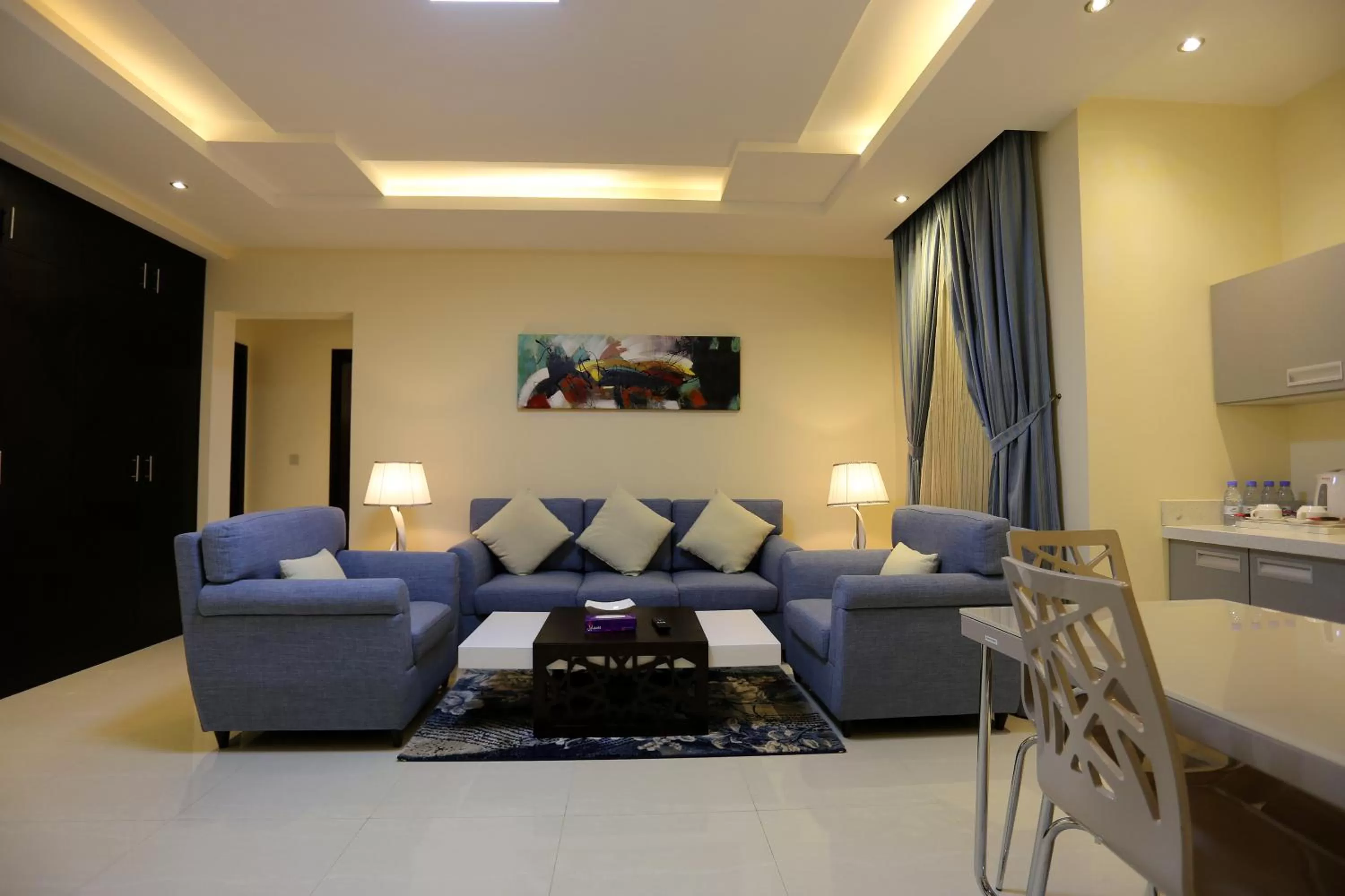 Coffee/tea facilities in Arjaan Altakhassusi Hotel Suites