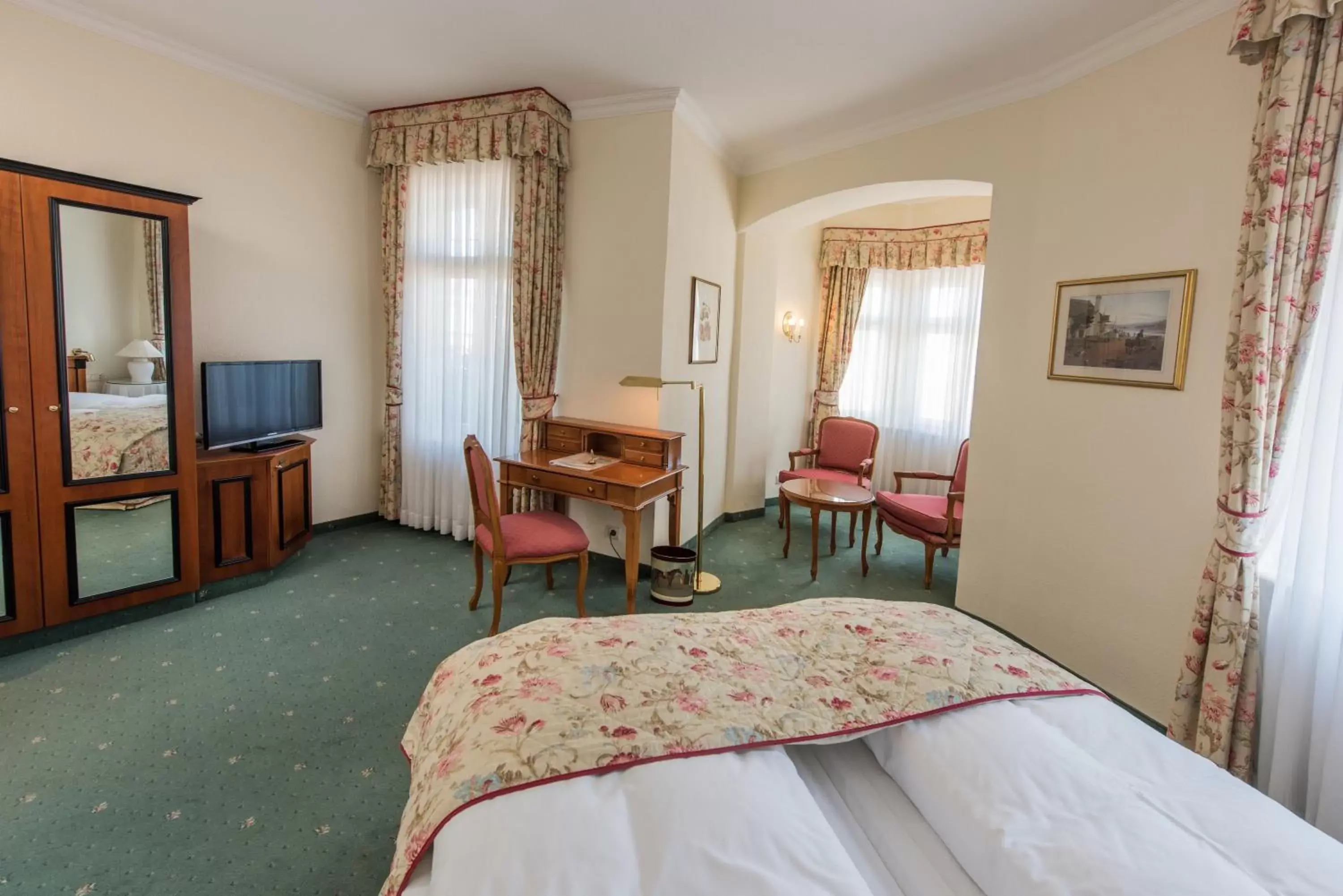 Photo of the whole room, Bed in Hotel Kaiserhof Eisenach