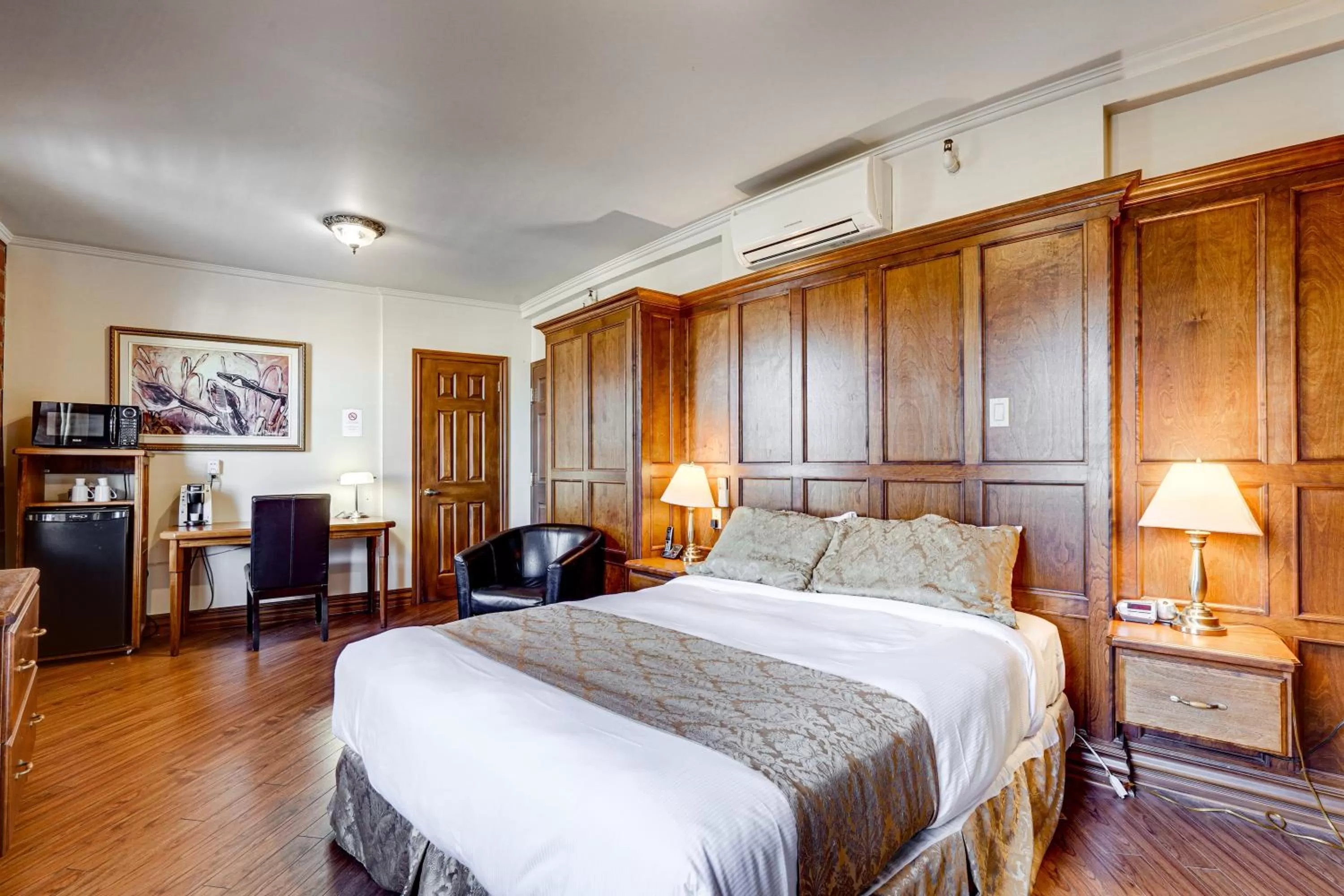 Bed in Le Grand Hôtel