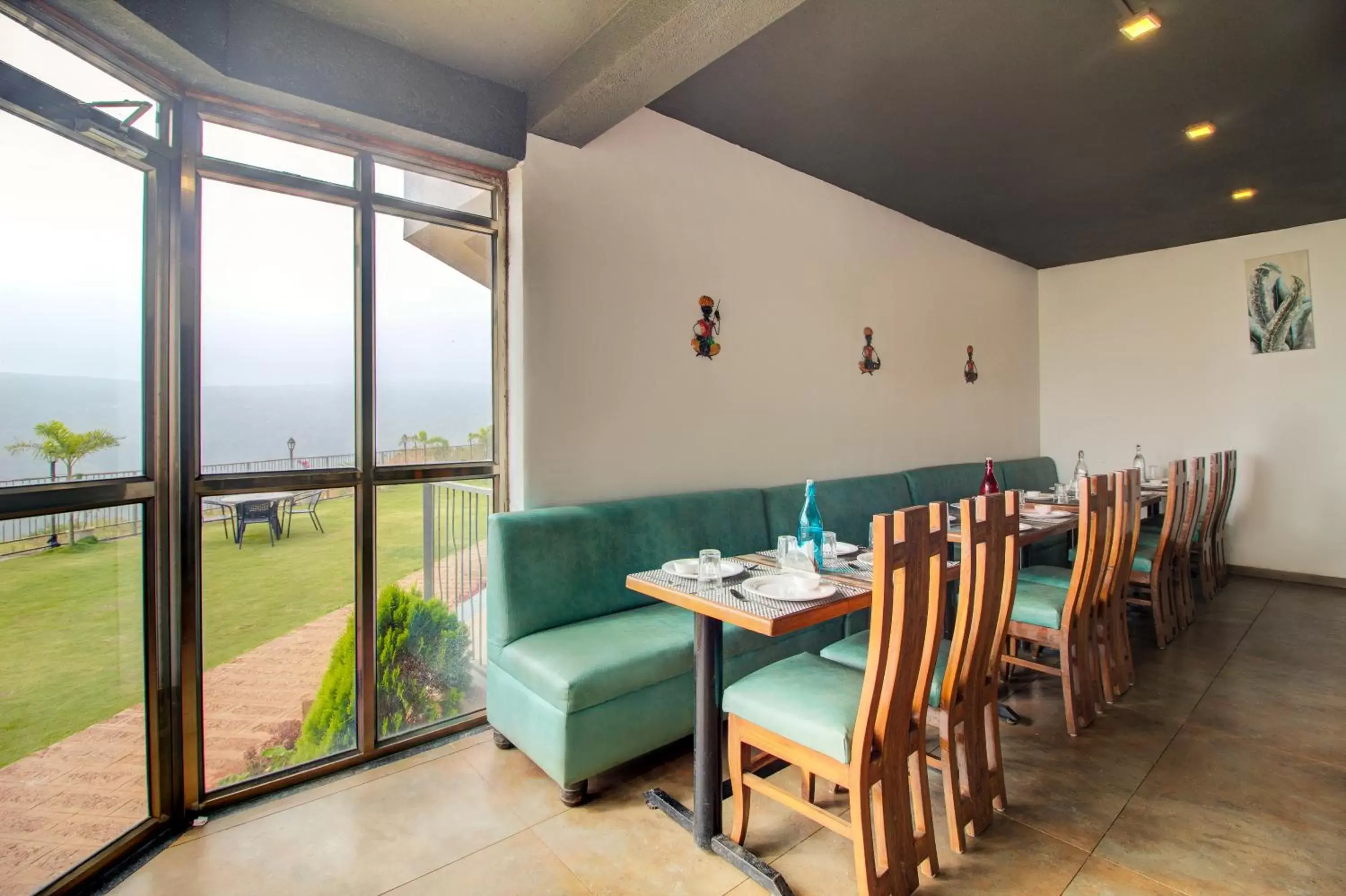 Restaurant/places to eat in Mountain Breeze Resort, Mahabaleshwar Restaurant/places to eat in Mountain Breeze Resort, Mahabaleshwar