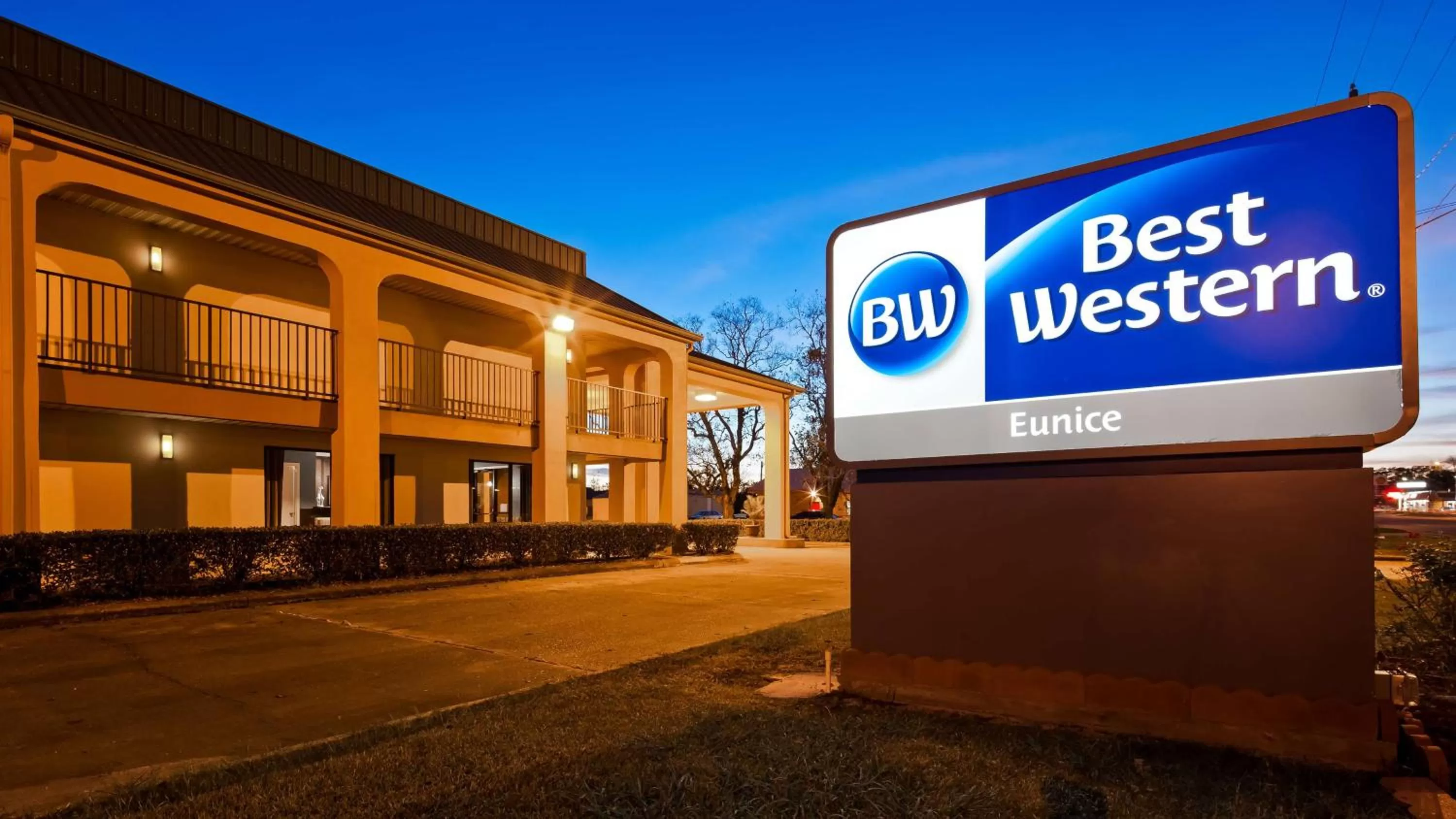 Property building in Best Western Eunice