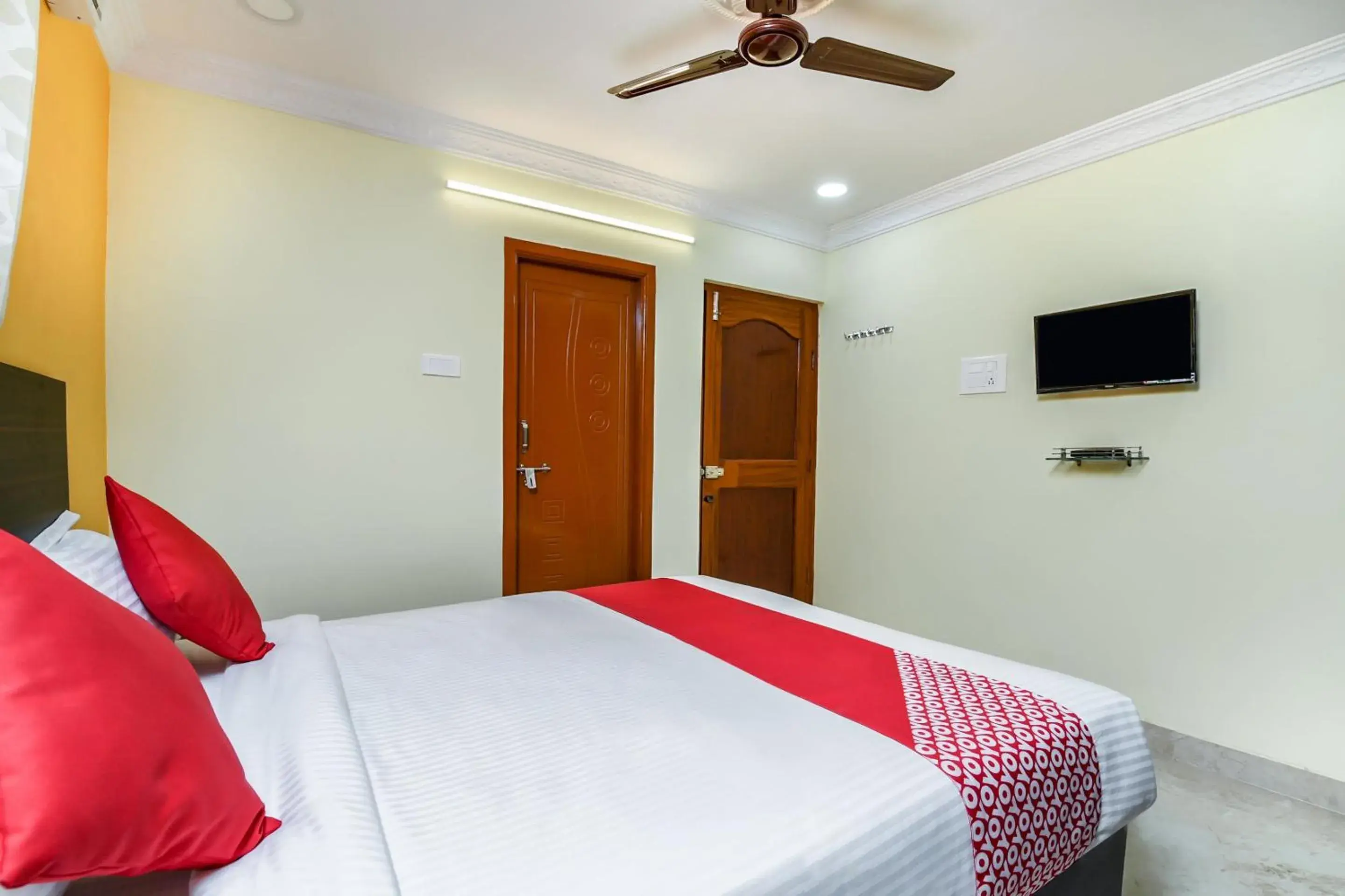 Bedroom, Bed in OYO 17140 Pramukh Heights