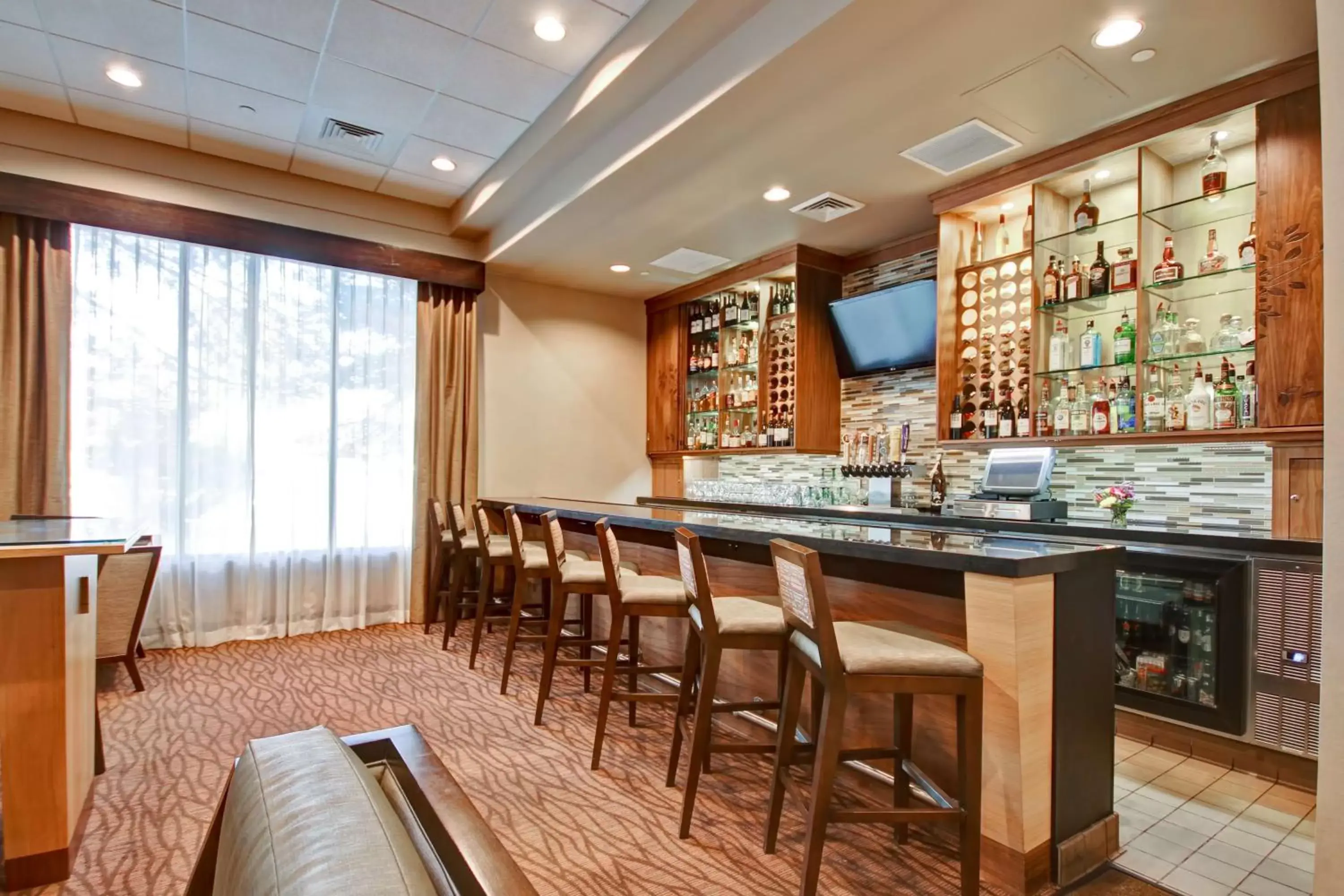 Lounge or bar, Restaurant/Places to Eat in DoubleTree by Hilton Hotel Flagstaff