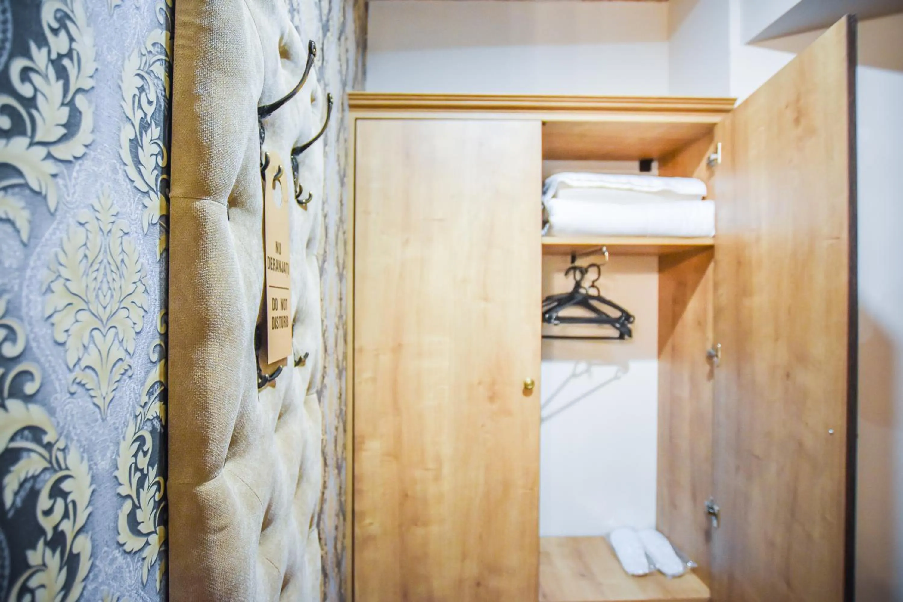 wardrobe in Safrano Palace