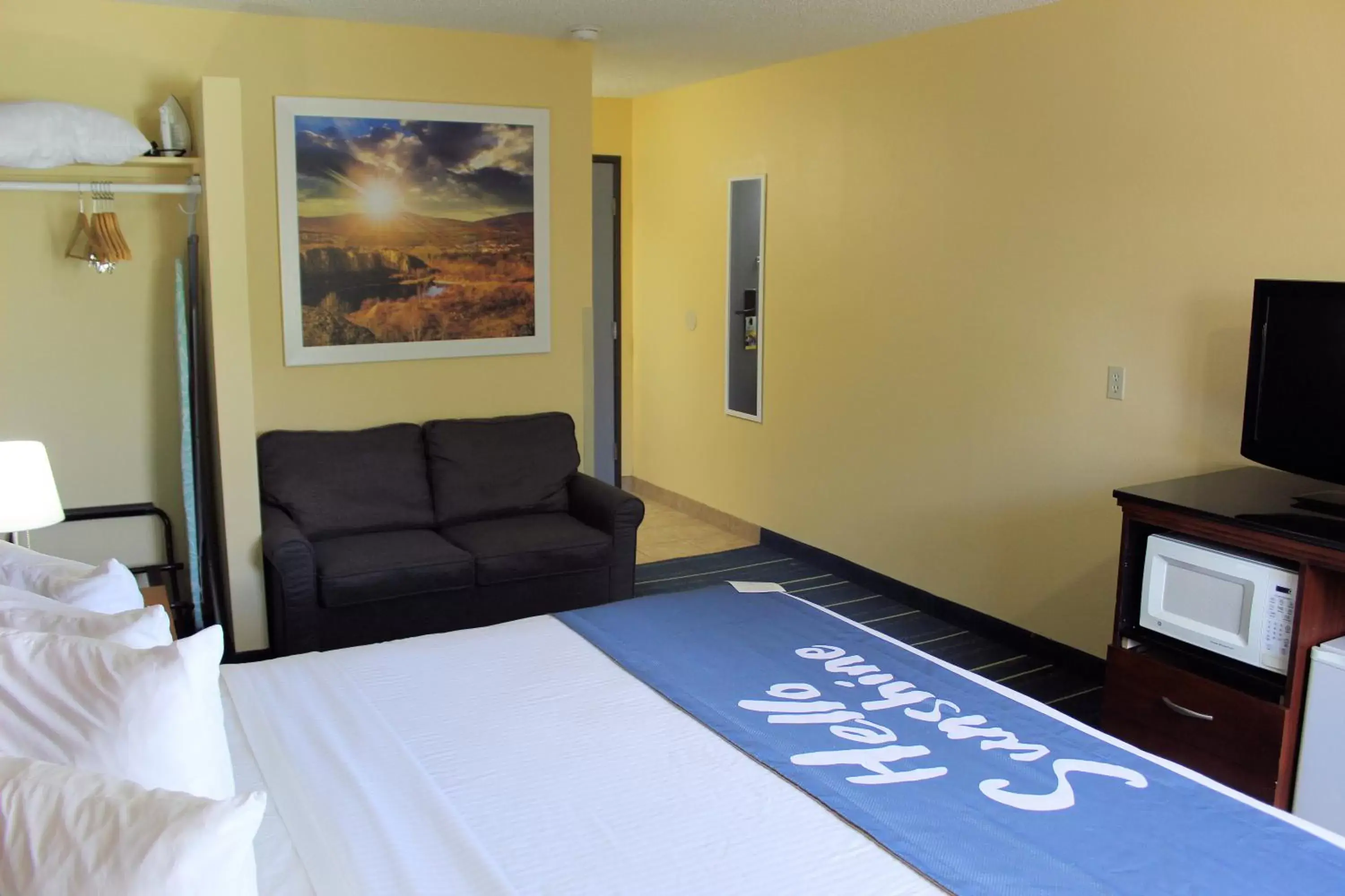 Bed in Days Inn & Suites by Wyndham Gunnison