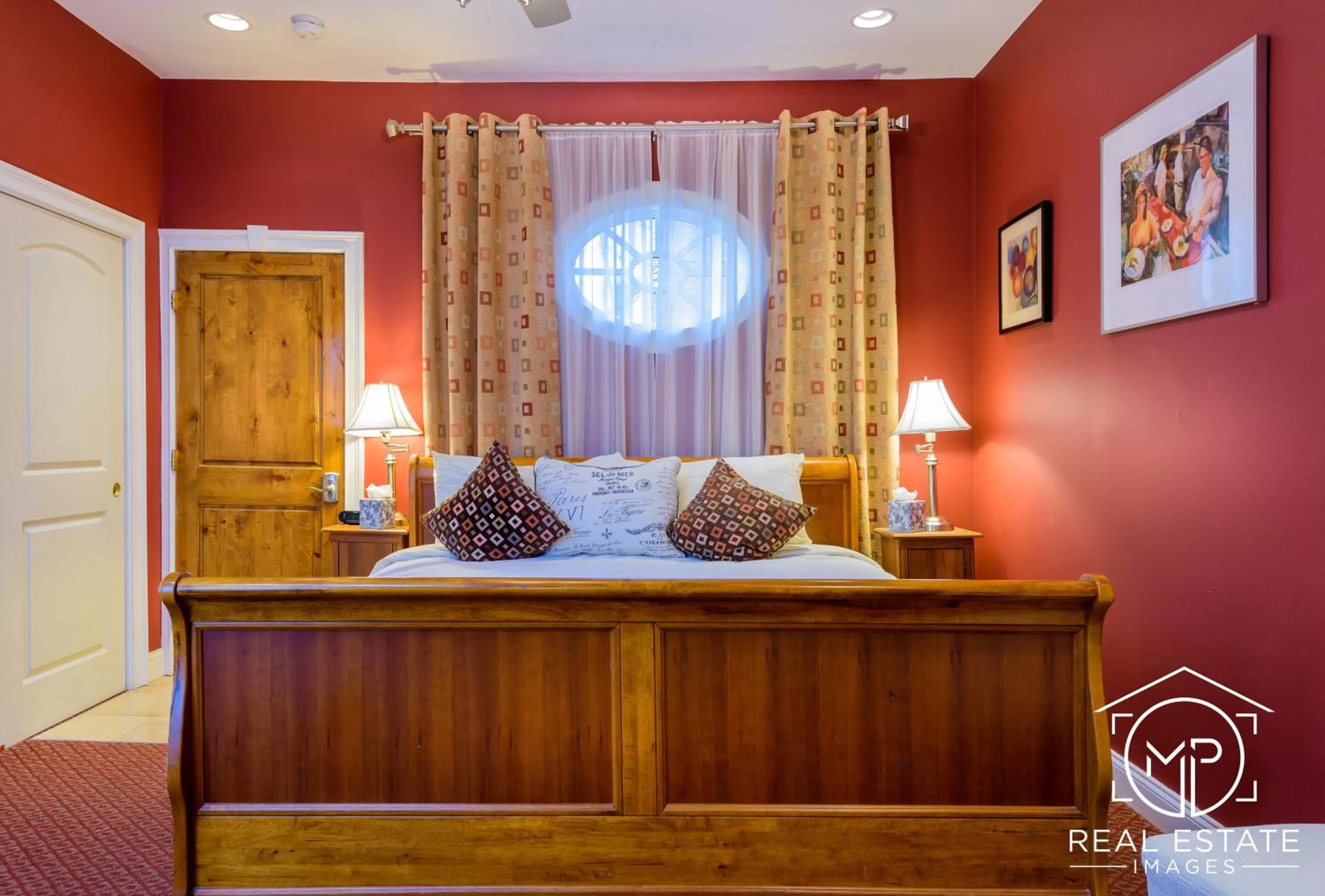 Bed in Bouchard Restaurant & Inn