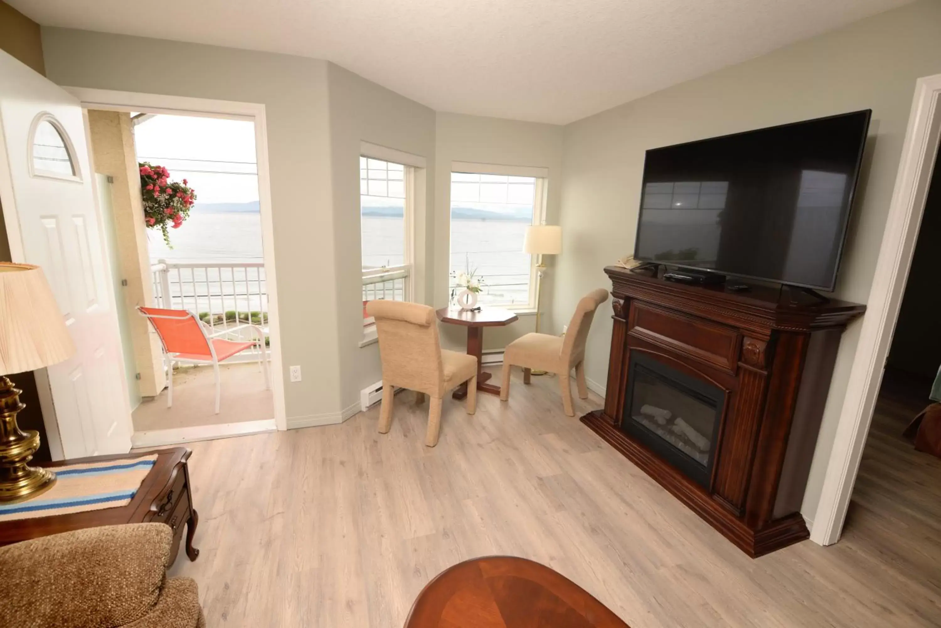 TV and multimedia, Seating Area in Casa Grande Inn