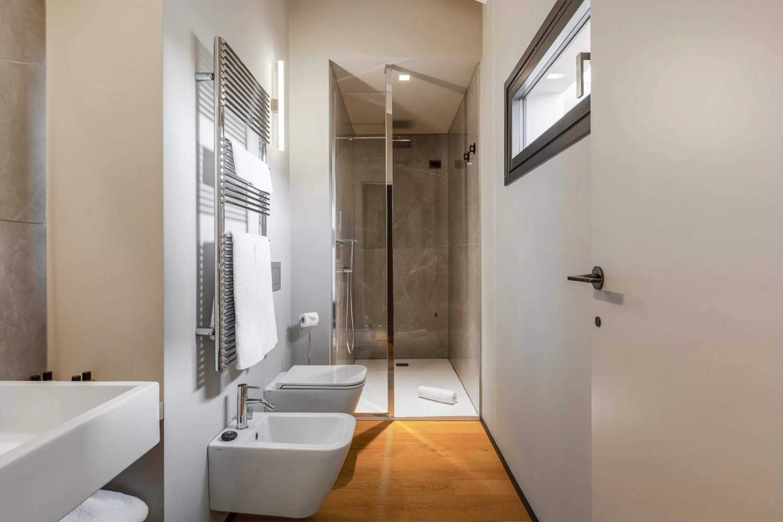 Shower in Speronari Suites