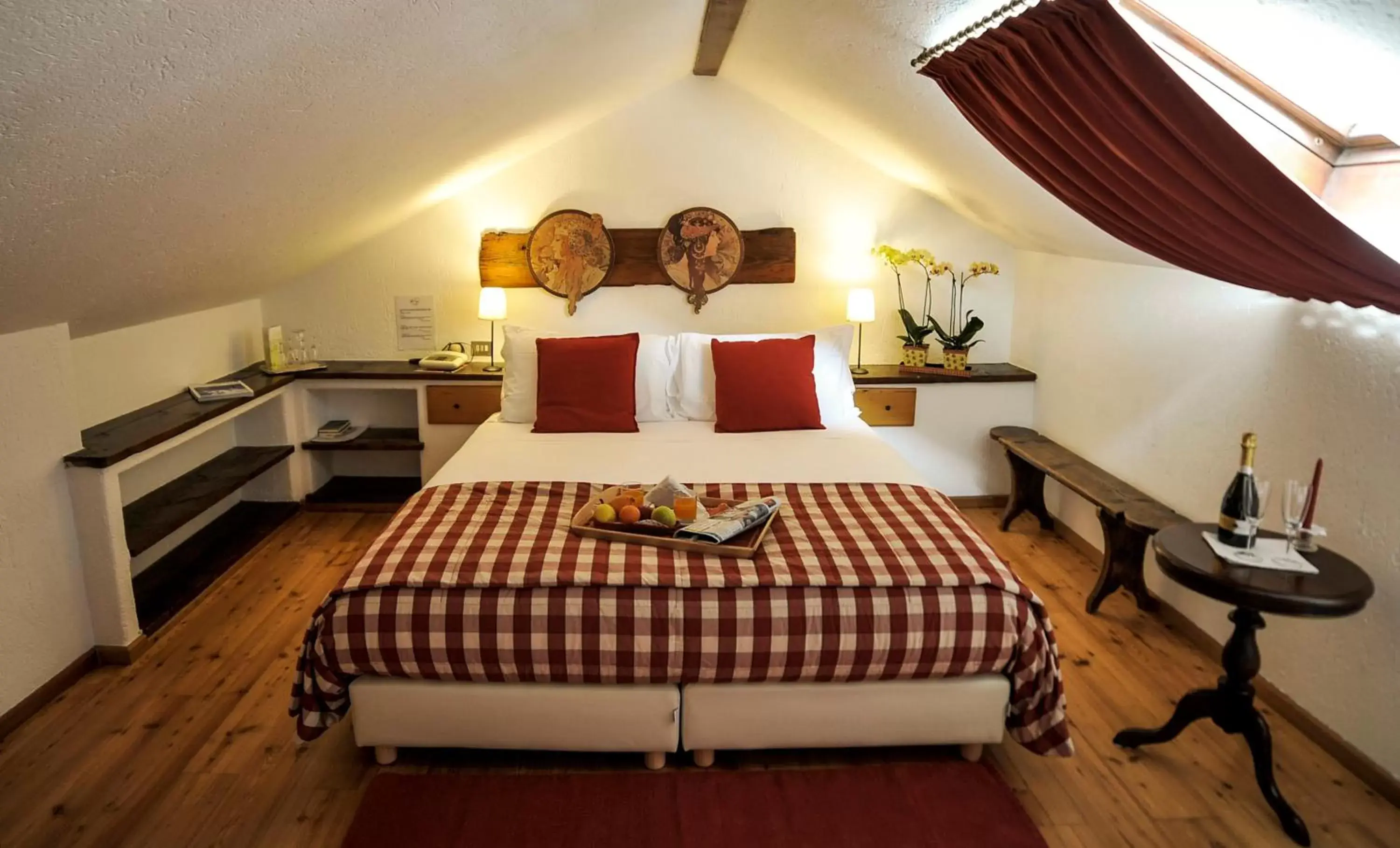Bed in Hotel La Grange - Animal Chic Hotel