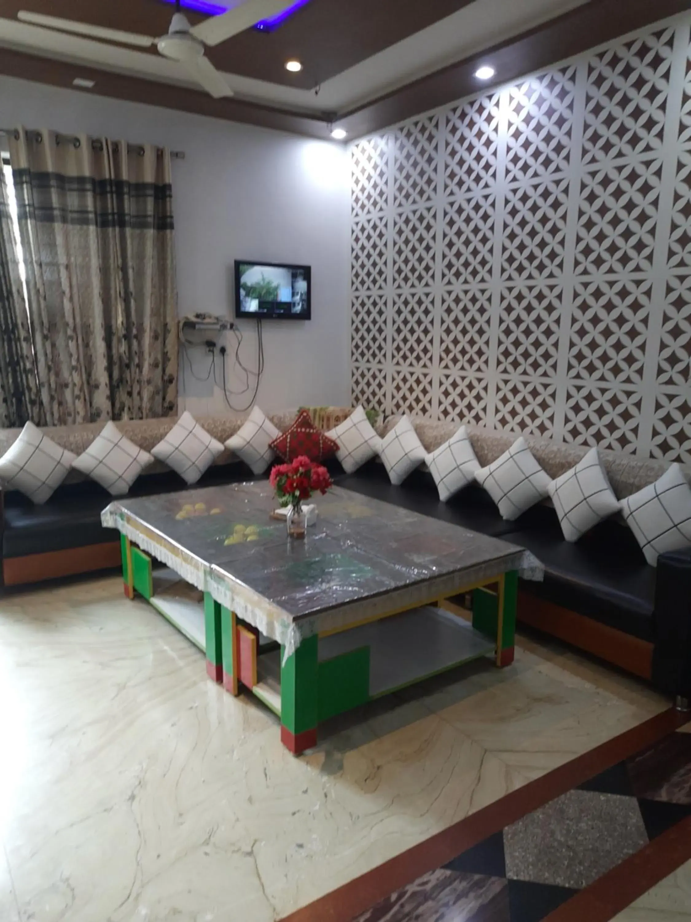 Restaurant/places to eat, Seating Area in Friends Home Stay - Agra