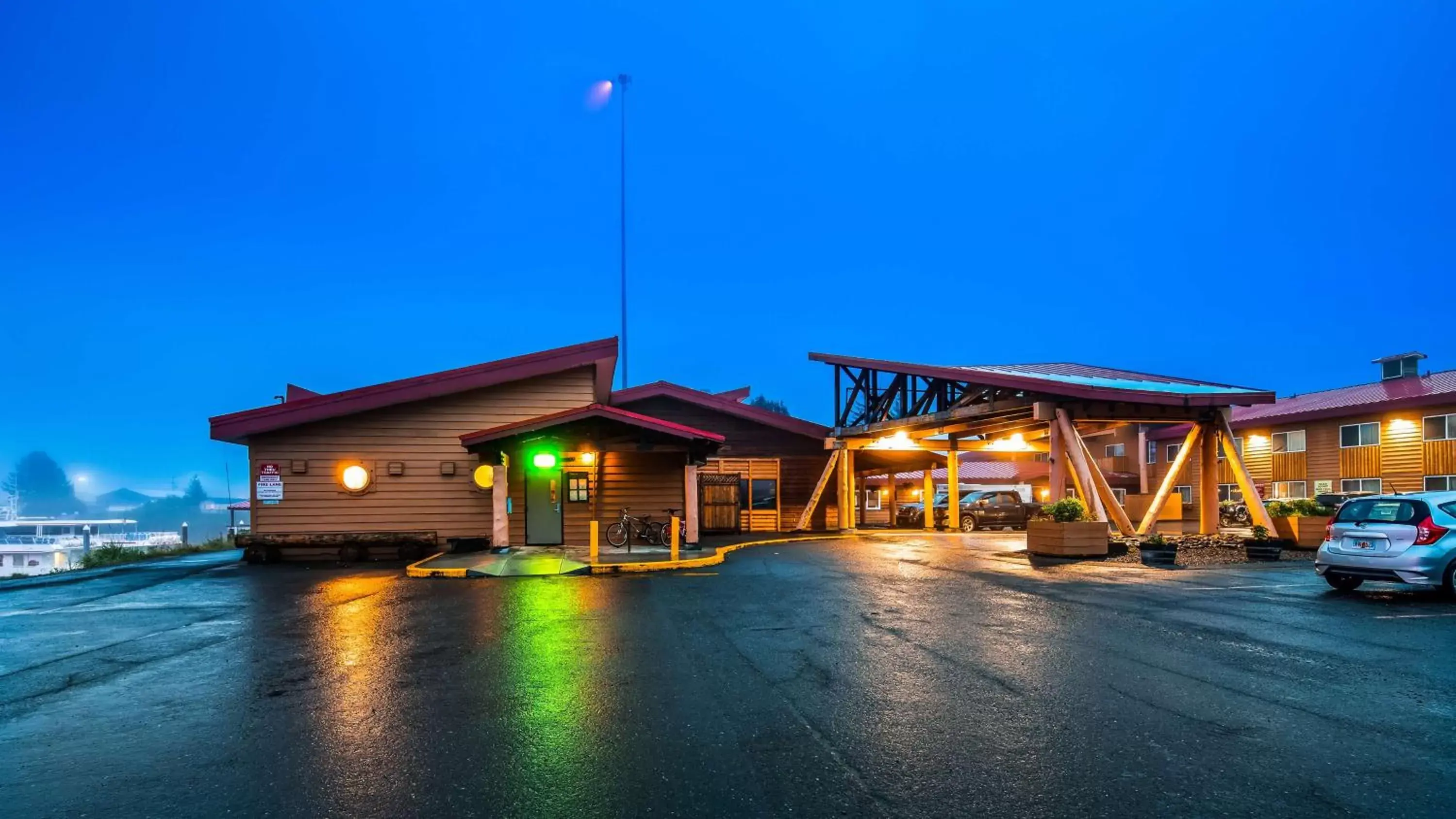 Property Building in Best Western Valdez Harbor Inn