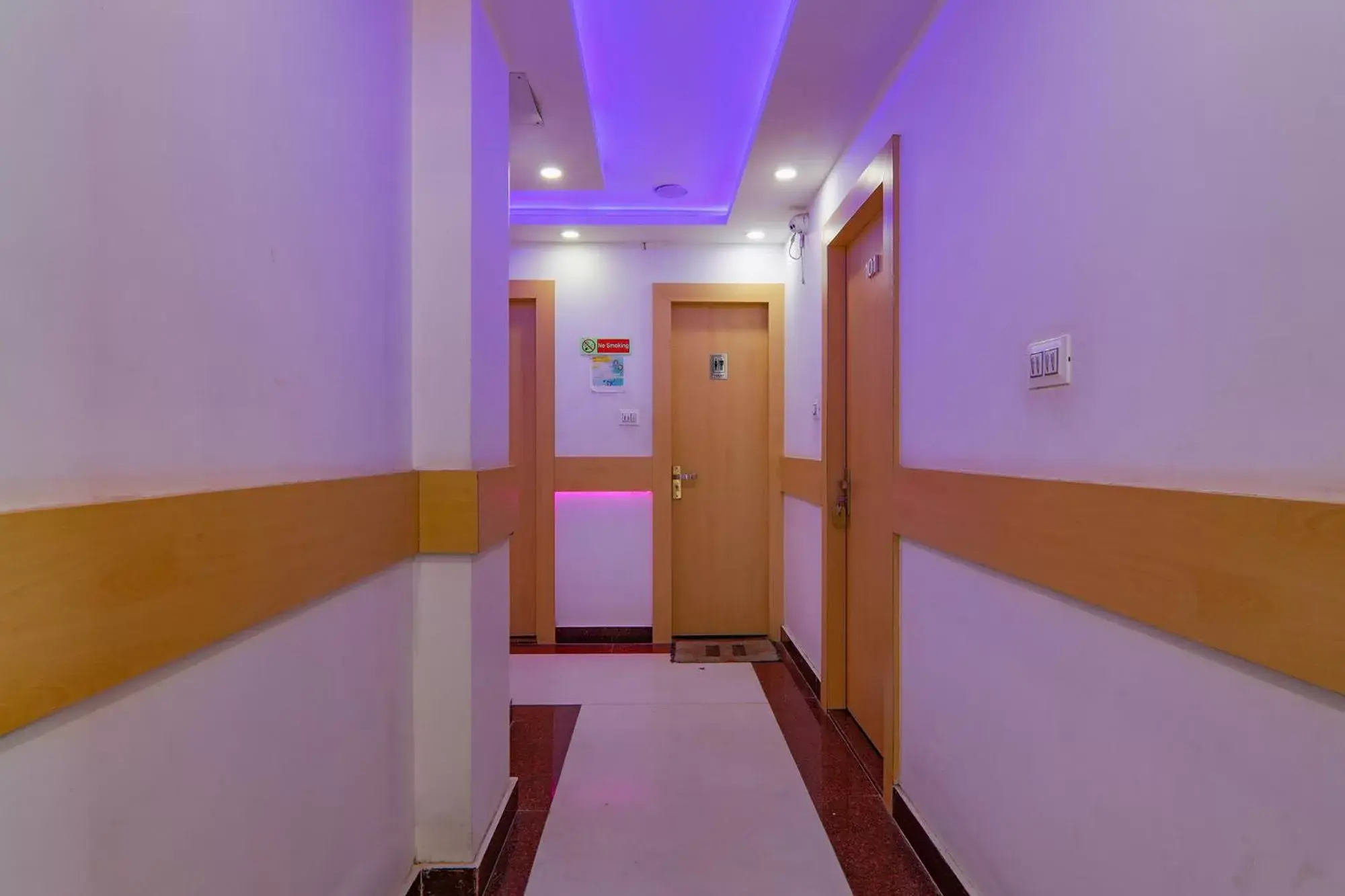 Lobby or reception in FabExpress Moti Mahal Lobby or reception in FabExpress Moti Mahal